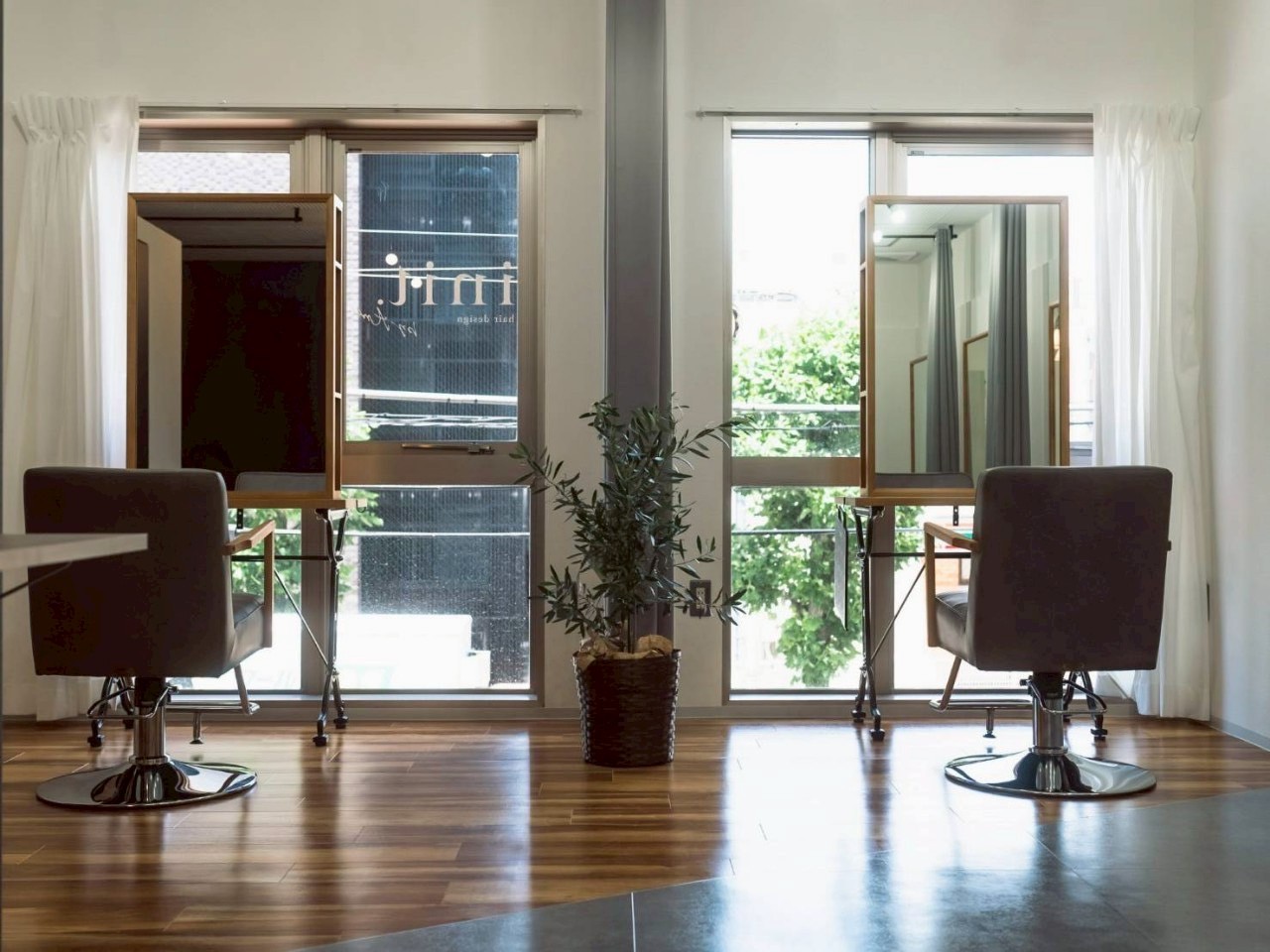 【新大宮】≪社会保険完備/完全週休2日制/土日休みOK/18時退勤≫高単価な髪質改善サロン。入社してすぐの方も活躍してもらえる集客があります。ブランクのある方やママさんも大歓迎!家庭を優先して働けるお店です。「init.奈良新大宮(イニットナラシンオオミヤ)」スタイリスト(美容師)の求人☆☆