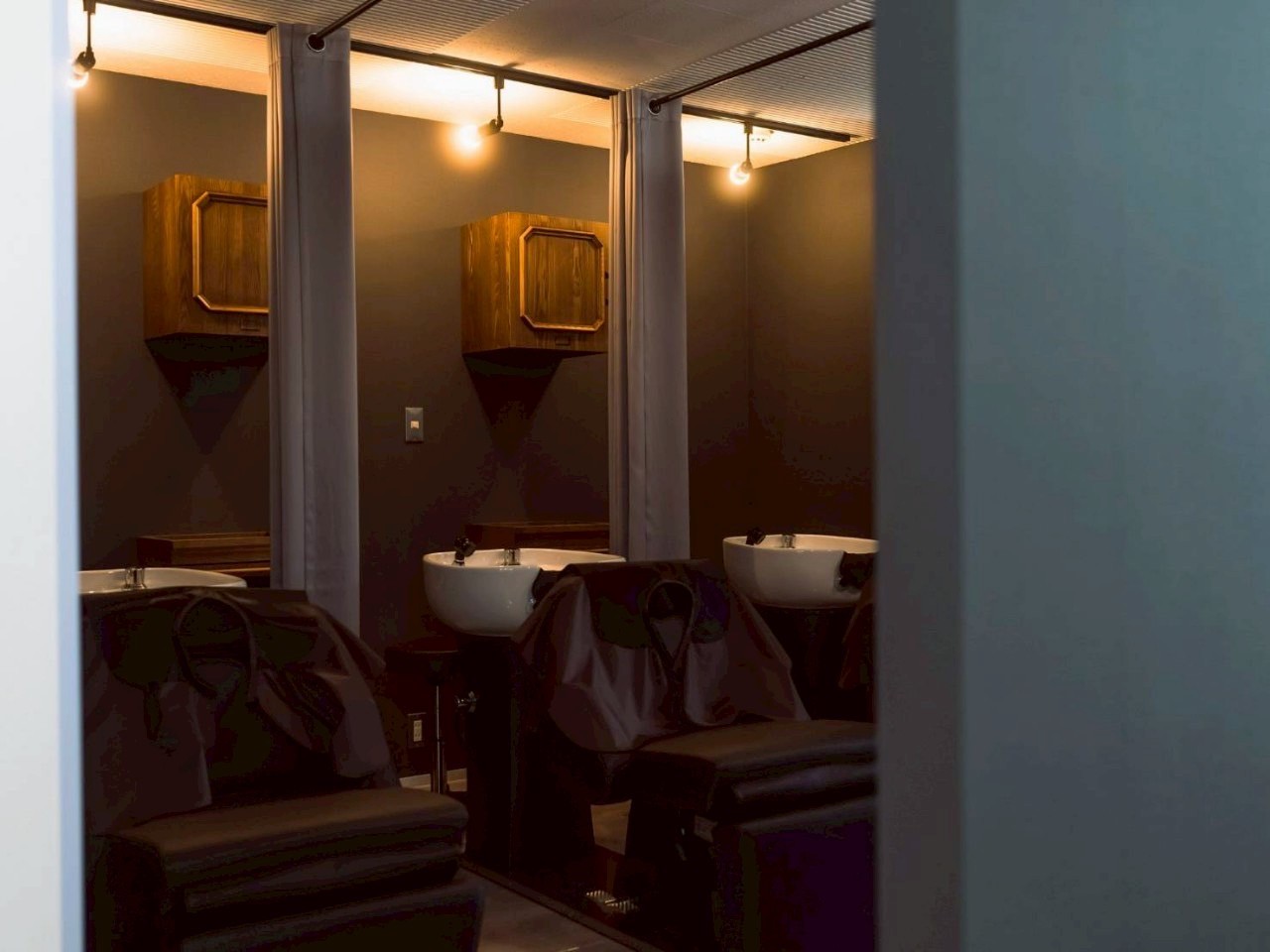 【新大宮】≪社会保険完備/完全週休2日制/土日休みOK/18時退勤≫高単価な髪質改善サロン。入社してすぐの方も活躍してもらえる集客があります。ブランクのある方やママさんも大歓迎!家庭を優先して働けるお店です。「init.奈良新大宮(イニットナラシンオオミヤ)」スタイリスト(美容師)の求人☆☆