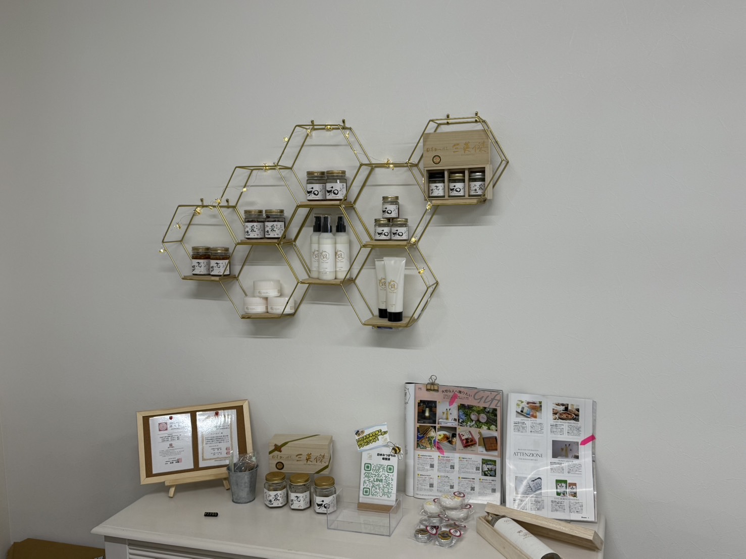 【幕張本郷駅】≪前職の給料保障あり！≫≪社会保険完備≫≪土日休み月1,2回OK≫≪髪色自由・ネイルOK≫≪営業時間19時まで≫≪掛け持ち施術なし≫≪年末年始・夏季・有給休暇あり≫LEDエクステが人気のトータルビューティーサロン！「Beauty Salon Honey B（ビューティーサロンハニービー）」からアイリスト（まつげエクステ・まつげパーマ・アイブロウ）の求人☆☆