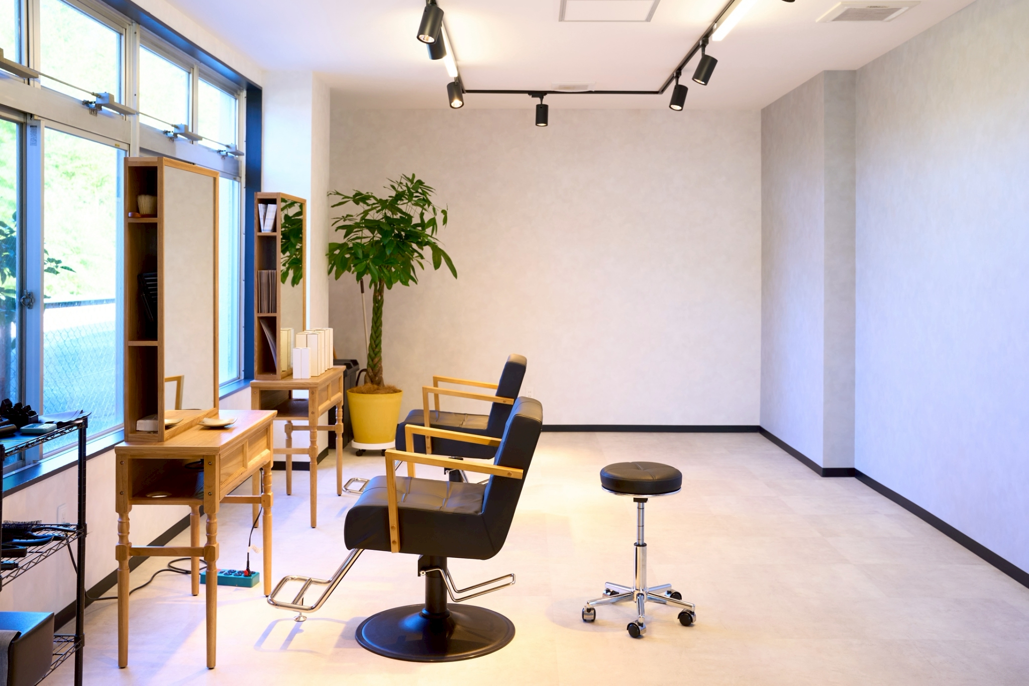 【幸田】≪月給25万円から≫≪規定を満たせば追加で休みを取得できる≫≪社会保険完備≫ファーストグレイ、30～50代の大人女性が家とは別の寛ぎの時間を過ごすサロン。丁寧なカウンセリング、高単価で顧客満足度が高い仕事を一緒にしませんか。「NOBLE STUART（ノーブルスチュアート）」からスタイリスト（美容師）の求人☆☆