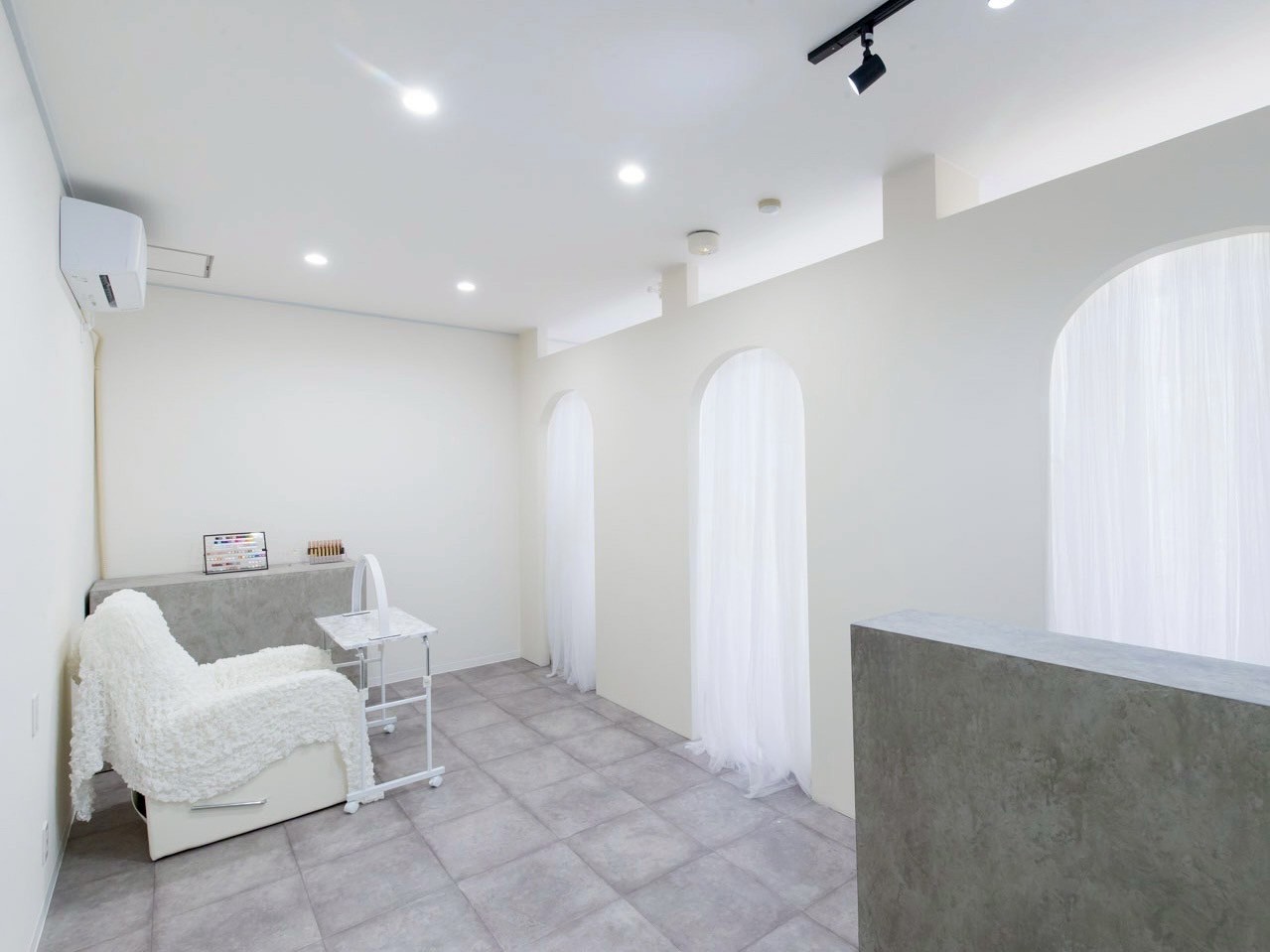 【千代田】≪日祝定休≫≪16時までに退勤可能≫≪髪色・ネイル自由≫≪ママさんの応募歓迎≫ネイルとアイラッシュのトータルビューティーサロン！20～30代の女性を中心に、高い技術と丁寧な接客が人気です！「 ano.nail&eyelash（アノネイルアンドアイラッシュ）」からアイリスト（まつげエクステ・まつげパーマ・アイブロウ）の求人☆☆