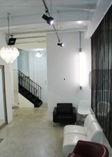 【和歌山】大阪の有名サロンでキャリアを積んだオーナーStylist在籍☆一人ひとりに合わせたレッスンカリキュラムで2年でスタイリストデビュー★センスよいインテリアが配置されたポップで居心地の良い空間“FAB.5（ファブファイブ）”からアシスタント（美容師）の求人☆★☆