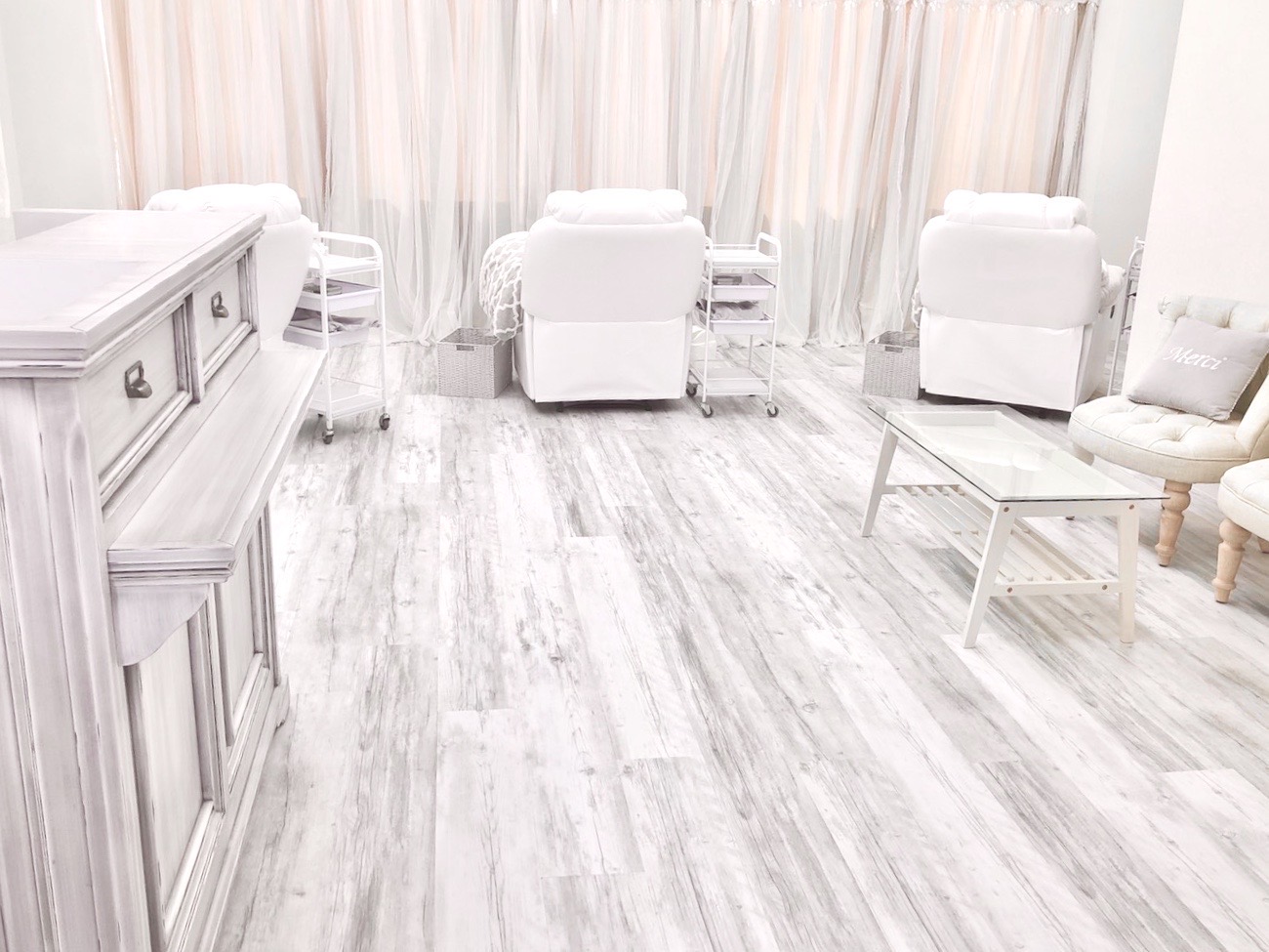 【大宮】≪正社員・業務委託・パートから選択可能≫≪未経験・新卒生歓迎≫≪社会保険完備≫≪土日祝休み月1回までOK≫しっかり稼げてお休みも充実!頑張った分はしっかり還元!技術向上のサポート体制も抜群!落ち着いた雰囲気のアイラッシュサロン!「Dolce.Eye 大宮店(ドルチェアイオオミヤテン)」からアイリスト(まつげエクステ・まつげパーマ・アイブロウ)の求人☆★