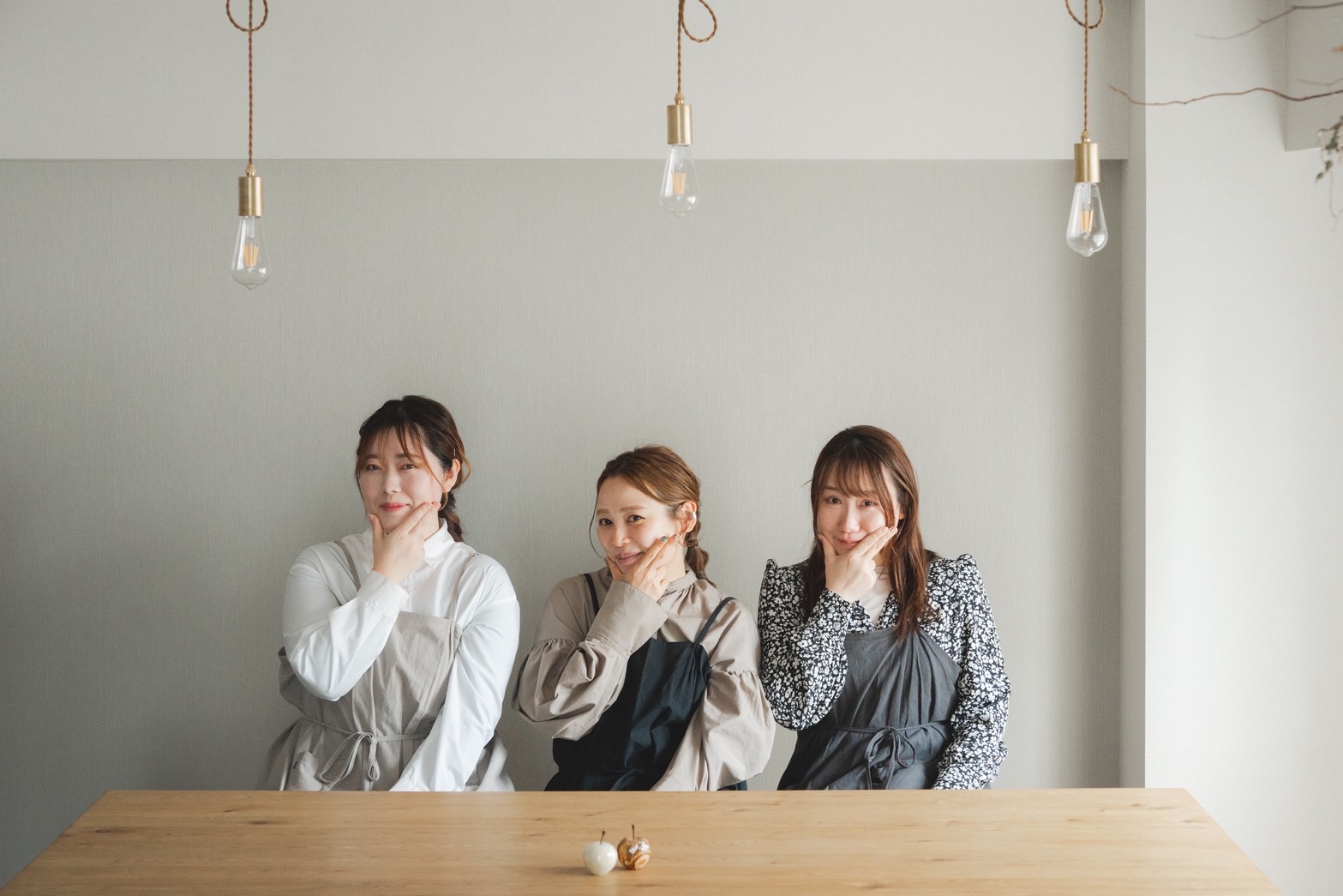 【梅田】≪ブランクある方大歓迎≫≪経験者歓迎≫≪髪色、ネイル自由≫≪離職率0%≫≪交通費支給あり≫ライフスタイルに合わせた働き方が選べるサロン！高単価サロンなので、数をこなさずとも売上が上げやすい！！「muu.（ムゥ．）」からアイリスト（まつげエクステ、まつげパーマ、アイブロウ）の求人☆☆