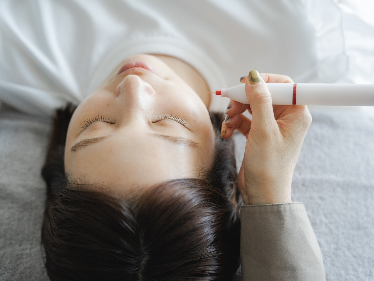 【梅田】≪ブランクある方大歓迎≫≪経験者歓迎≫≪髪色、ネイル自由≫≪離職率0%≫≪交通費支給あり≫ライフスタイルに合わせた働き方が選べるサロン！高単価サロンなので、数をこなさずとも売上が上げやすい！！「muu.（ムゥ．）」からアイリスト（まつげエクステ、まつげパーマ、アイブロウ）の求人☆☆