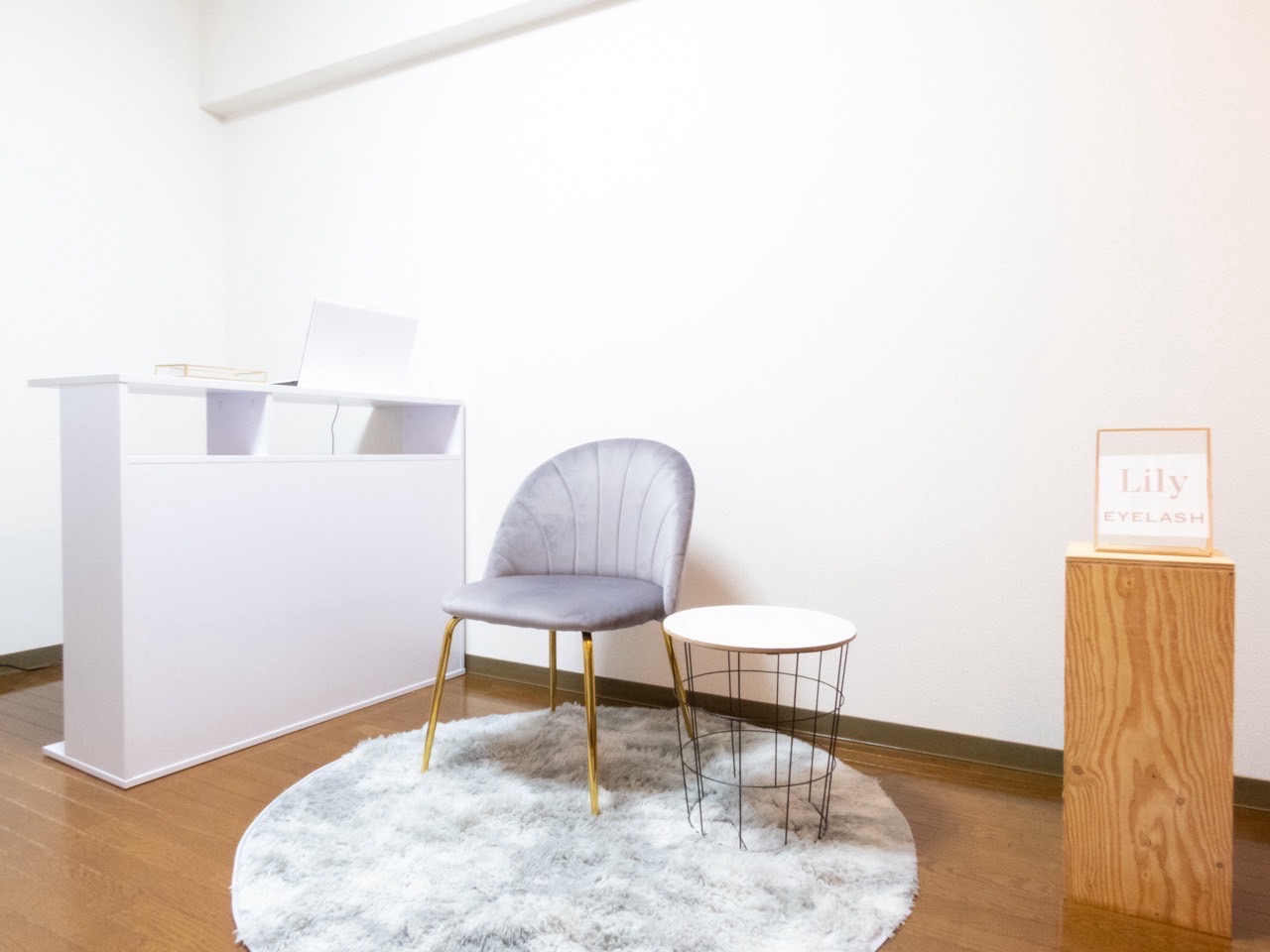 【真菅駅】≪土日休み相談可能≫≪髪色ネイル自由≫20代～60代の幅広い世代のお客様の入客が可能！新しいメニューを取り入れるトレンドサロン！「Lily eyelash design（リリーアイラッシュデザイン）」からアイリスト（まつげエクステ・まつげパーマ・アイブロウ）の求人★☆