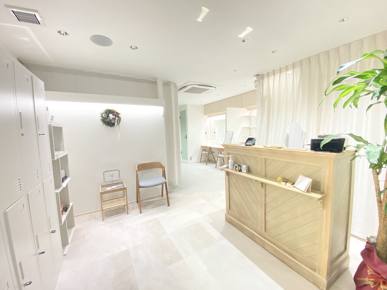 【京都市役所前】≪未経験、新卒生大歓迎◎≫≪ネイル、髪色自由≫≪客層は20代がメイン≫≪社会保険完備≫≪有給休暇あり≫≪夏季冬季休暇あり≫≪バースデー休暇あり≫雇用形態の変更は相談可◎モデル集めサポートあり！！「Lowen（ローウェン）」からアイリスト（まつげエクステ・まつげパーマ・アイブロウ）の求人☆☆