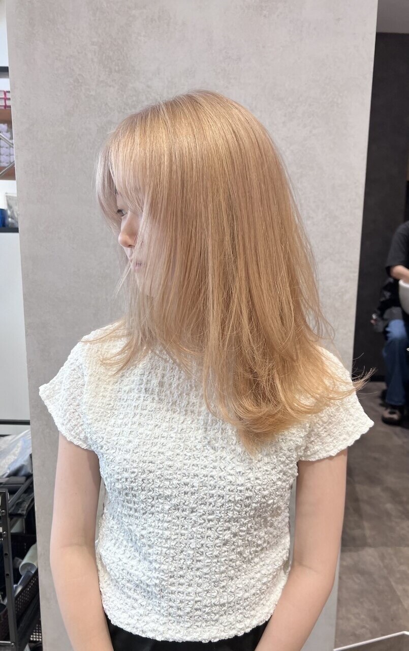 【高槻駅】≪完全週休2日制≫≪社会保険完備≫≪20時までに退勤可能≫営業時間内にモデルレッスン可能！デザインカラーやハイライトのオーダー比率が高いのでカラーが好きな方にもオススメ！土日休みOKなので、プライベートの時間も確保しやすいですよ！「kashi（カシィ）」からアシスタント（美容師）の求人☆★☆