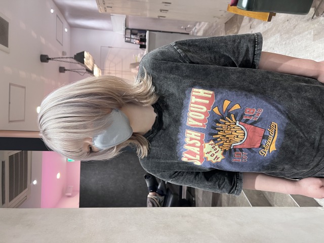 【高槻駅】≪完全週休2日制≫≪社会保険完備≫≪20時までに退勤可能≫営業時間内にモデルレッスン可能！デザインカラーやハイライトのオーダー比率が高いのでカラーが好きな方にもオススメ！土日休みOKなので、プライベートの時間も確保しやすいですよ！「kashi（カシィ）」からアシスタント（美容師）の求人☆★☆