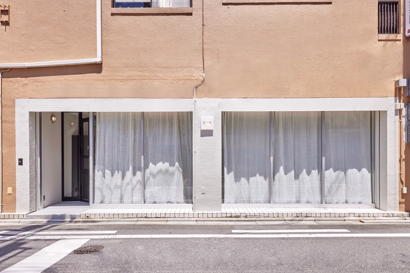 【太子橋今市】≪中途採用を積極手に行っています◎≫≪完全週休2日制≫≪2年以内にデビューできる◎≫≪交通費支給あり≫≪有給休暇あり≫大手で教育担当してたオーナーからレベルの高い技術が学べる！！「SUSOL（スソル）」からアシスタント（美容室）の求人☆★