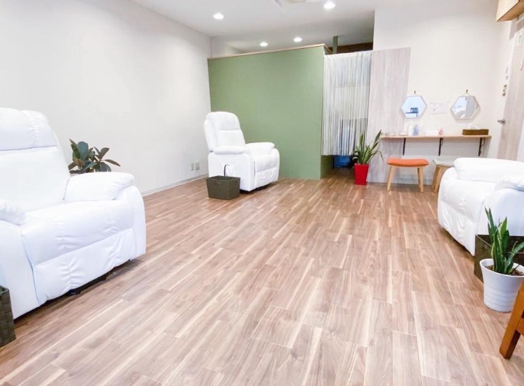 【錦糸町】≪完全週休2日制≫≪土日休み月2回まで可能≫≪実働8時間≫≪未経験・新卒生OK≫≪社会保険完備≫≪産休育休実績あり≫モデル集め全面サポート＆研修制度も充実！長く安心して働ける環境が整った「Crois（クロイス）」からアイリスト（まつげエクステ・まつげパーマ・アイブロウ）の求人☆★