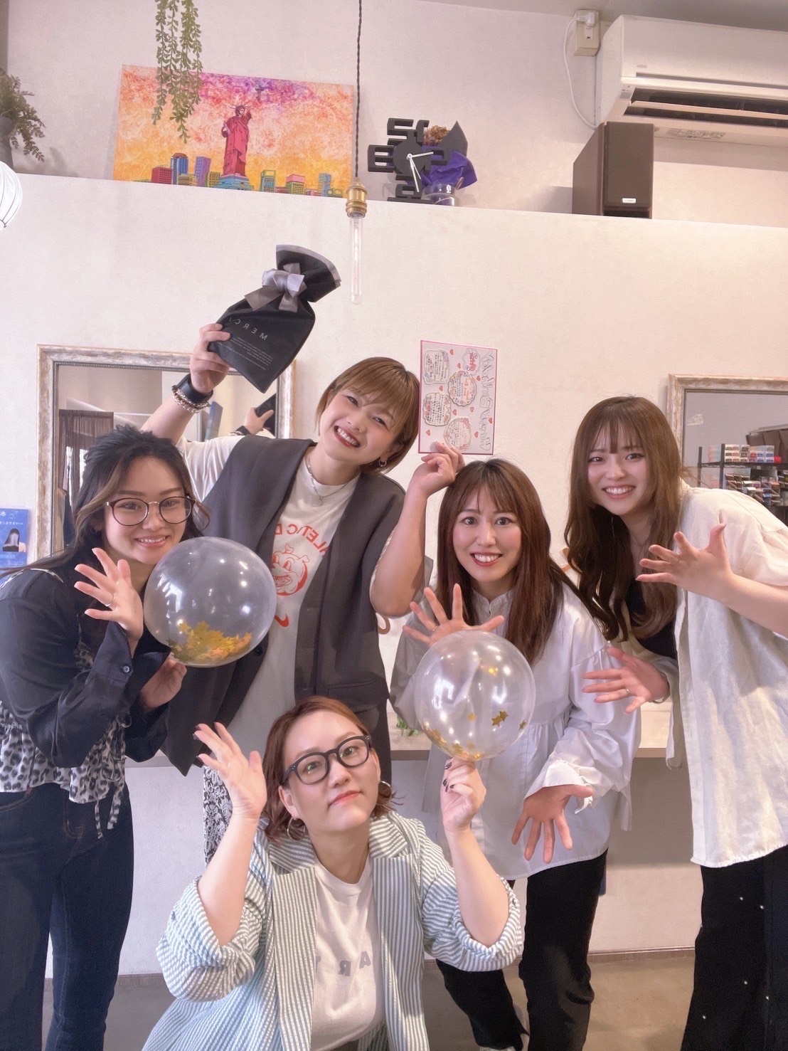 【鹿児島中央駅】≪月休8～10日・入客チャンスあり・マンツーマン接客・社会保険完備・営業時間18時まで・単価15000円以上≫ブランクがある方も研修制度あり！長く勤続できるよう福利厚生も充実しています！髪質改善メニューを中心として高い技術力を提供するヘアサロン「spa&髪質改善専門salon  Lampsi（スパアンドカミシツカイゼンサロンランプシー）」からスタイリスト（美容師）の求人☆★