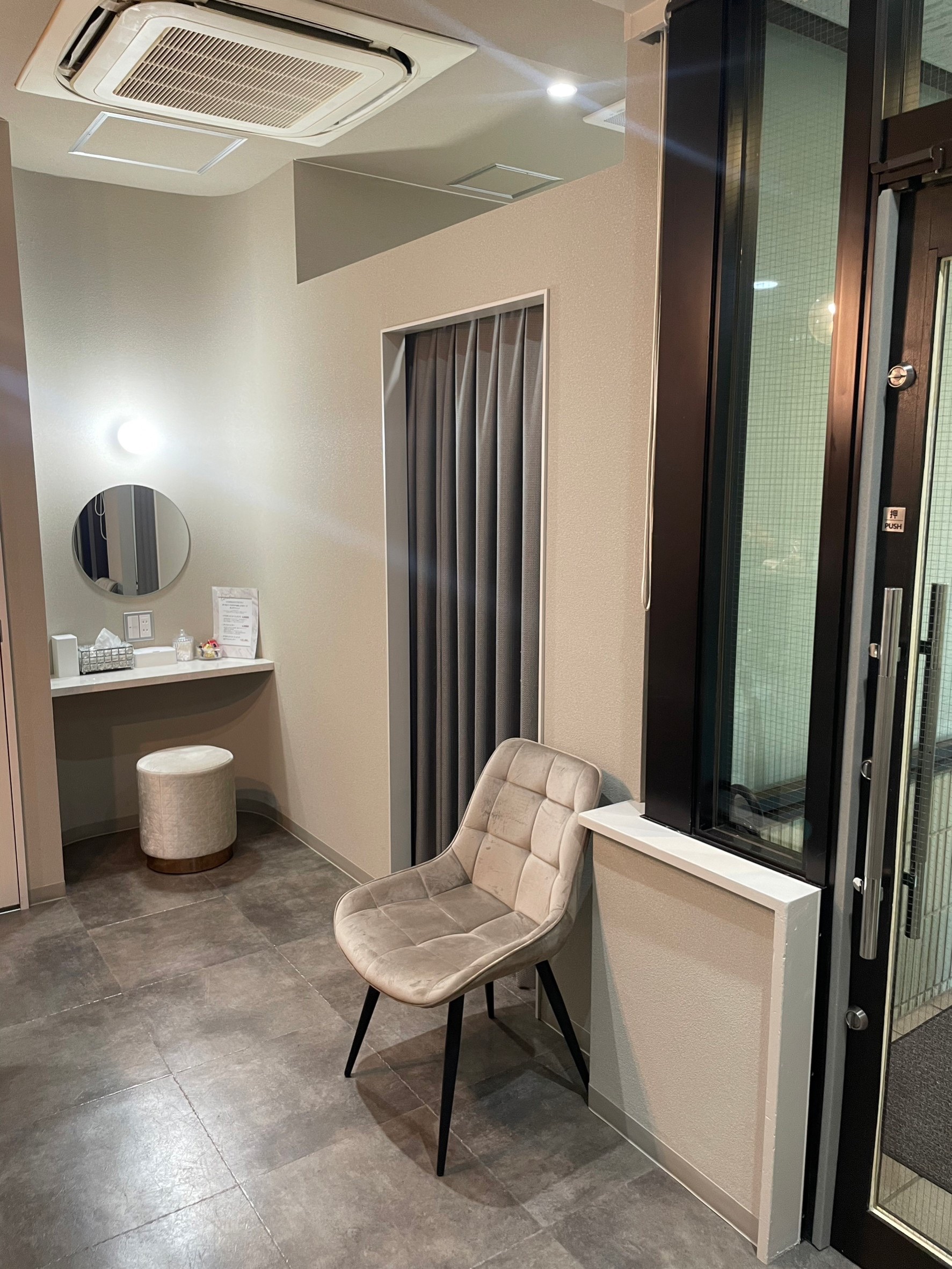 【池袋】≪月8,9日休み≫≪土日休み可能≫≪完全マンツーマン施術≫≪未経験・新卒可能≫年齢の近い仲間と楽しくスキルアップ！20代中心のアットホームなサロンで、オシャレを楽しみながら働き成長できるサロン！「L'aube（ローブ）」からアイリスト（まつげエクステ・まつげパーマ・アイブロウ）の求人☆☆