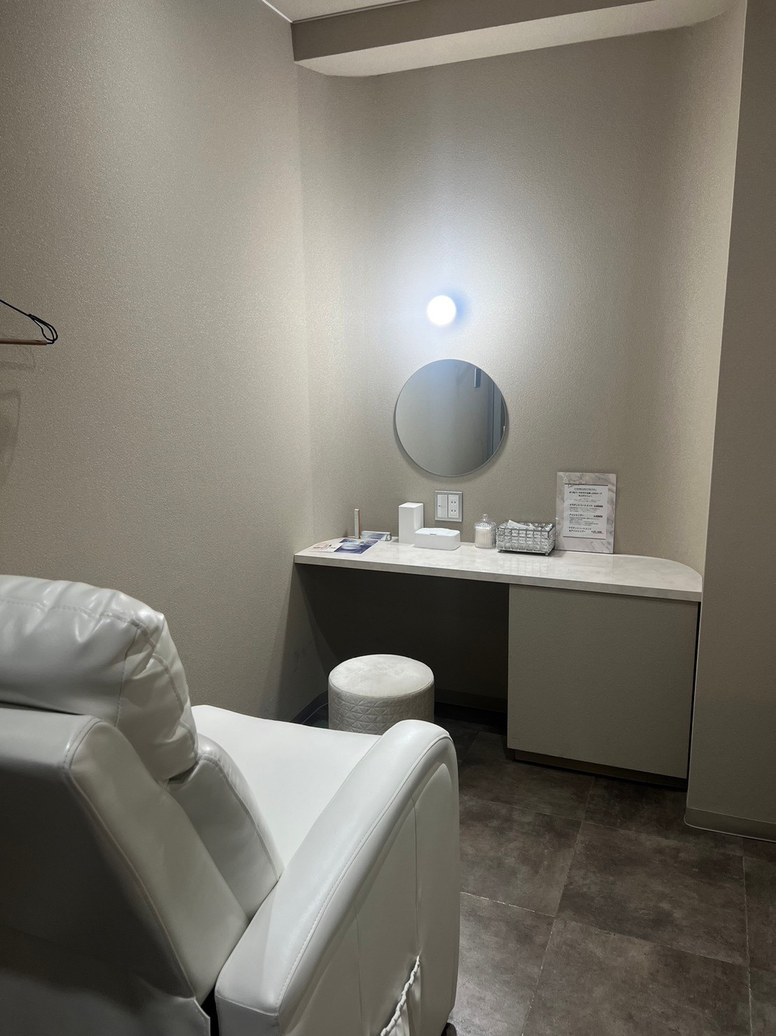 【池袋】≪月8,9日休み≫≪土日休み可能≫≪完全マンツーマン施術≫≪未経験・新卒可能≫年齢の近い仲間と楽しくスキルアップ！20代中心のアットホームなサロンで、オシャレを楽しみながら働き成長できるサロン！「L'aube（ローブ）」からアイリスト（まつげエクステ・まつげパーマ・アイブロウ）の求人☆☆