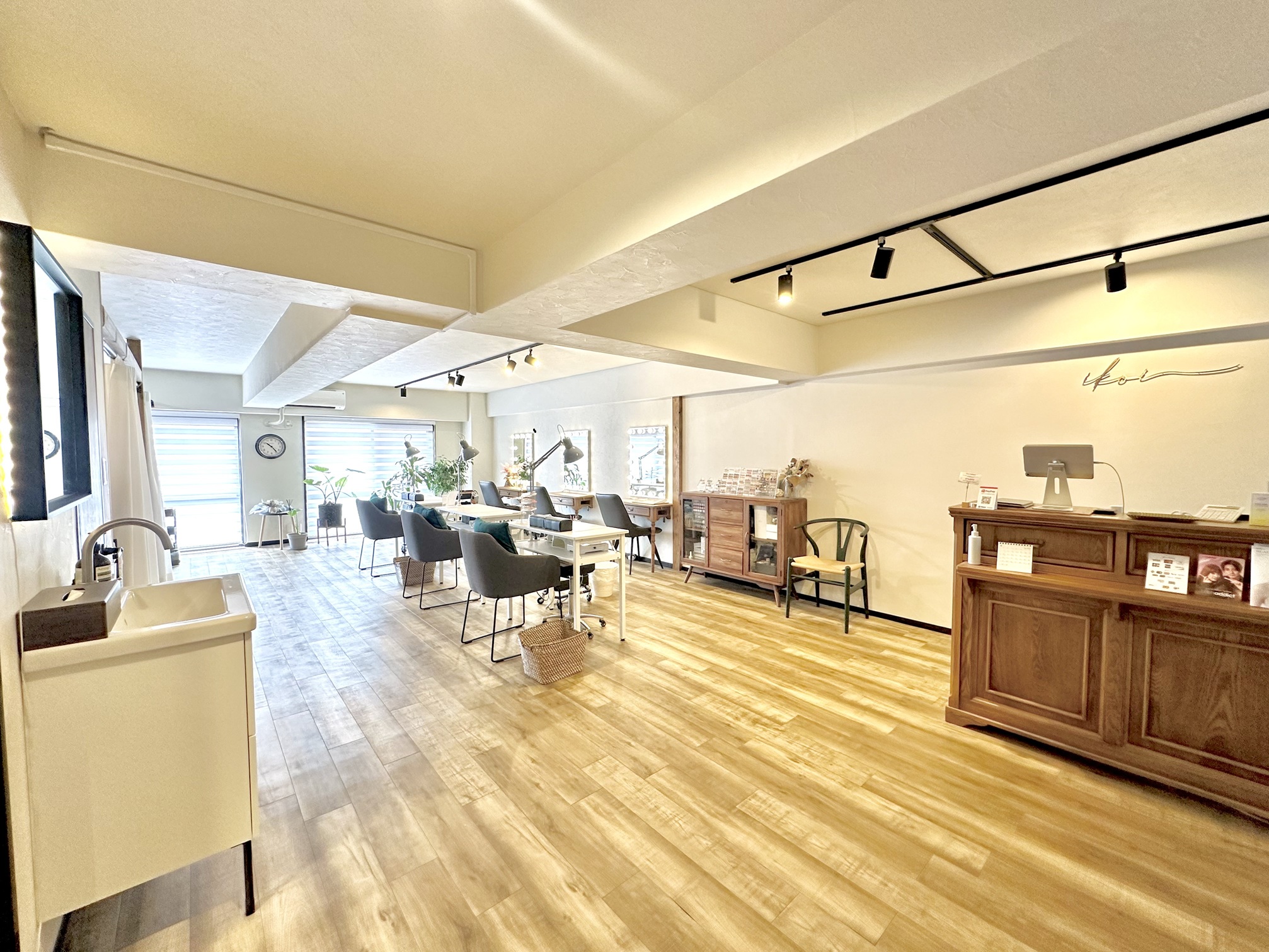 【赤坂駅】≪月9日休み≫≪日祝休みOK≫≪社会保険完備≫≪経験者歓迎≫仕事とプライベートを両立したい方へ！回転型ではなく、お客様一人一人に丁寧な施術を心掛けています！流行のデザインも導入！「ikoi（イコイ）」からネイリスト（ネイル）の求人☆☆