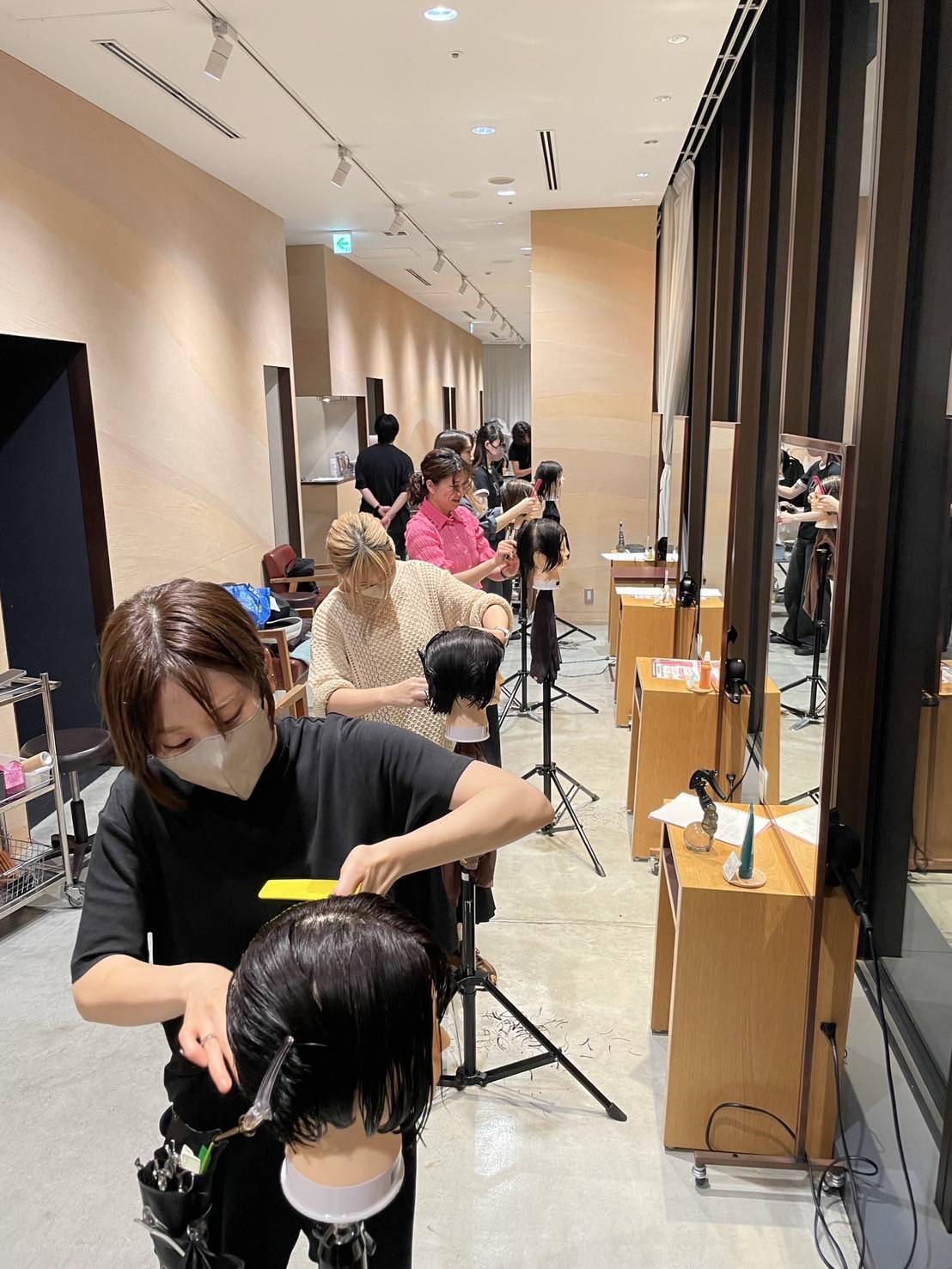 【新宿駅】≪完全週休二日制≫≪社会保険完備≫≪交通費全額支給≫プライベートと両立したい方へ!自分のペースで成長していきたい方!充実した環境で長く働きたい方へオススメ!「Heaka AVEDA 東京ガーデンテラス店(ヒアカアヴェダイセタンシンジュクテン)」からアシスタント(美容師)の求人☆★