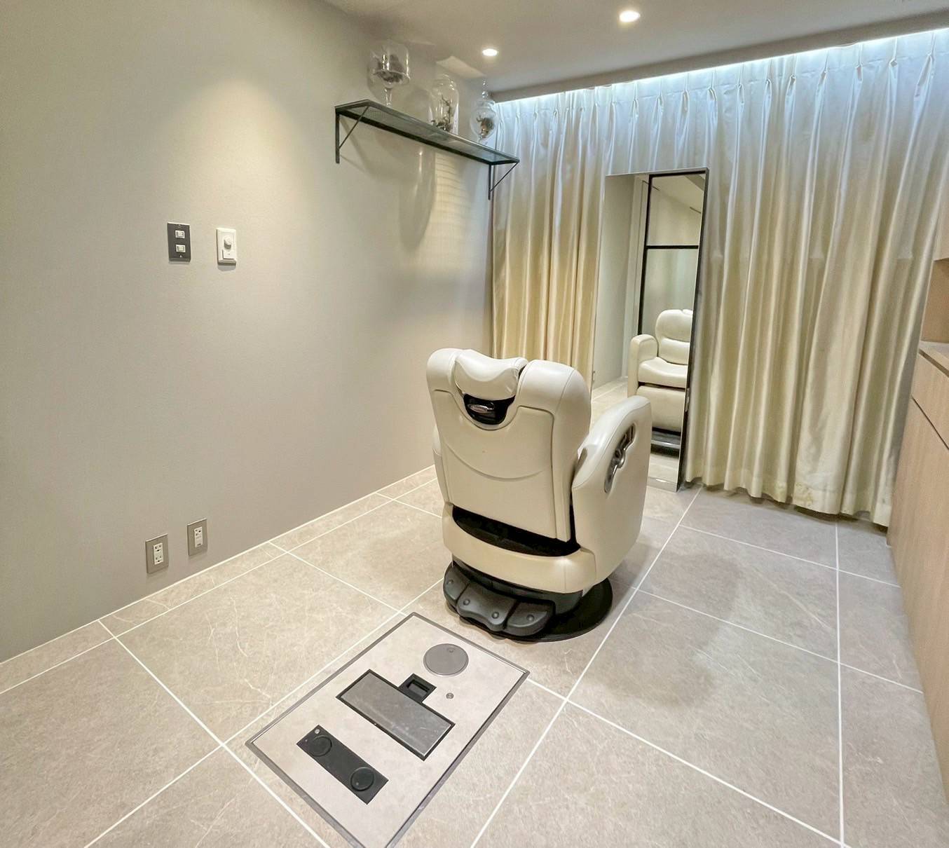 【新宿駅】≪完全週休二日制≫≪社会保険完備≫≪交通費全額支給≫プライベートと両立したい方へ!自分のペースで成長していきたい方!充実した環境で長く働きたい方へオススメ!「Heaka AVEDA 東京ガーデンテラス店(ヒアカアヴェダイセタンシンジュクテン)」からアシスタント(美容師)の求人☆★