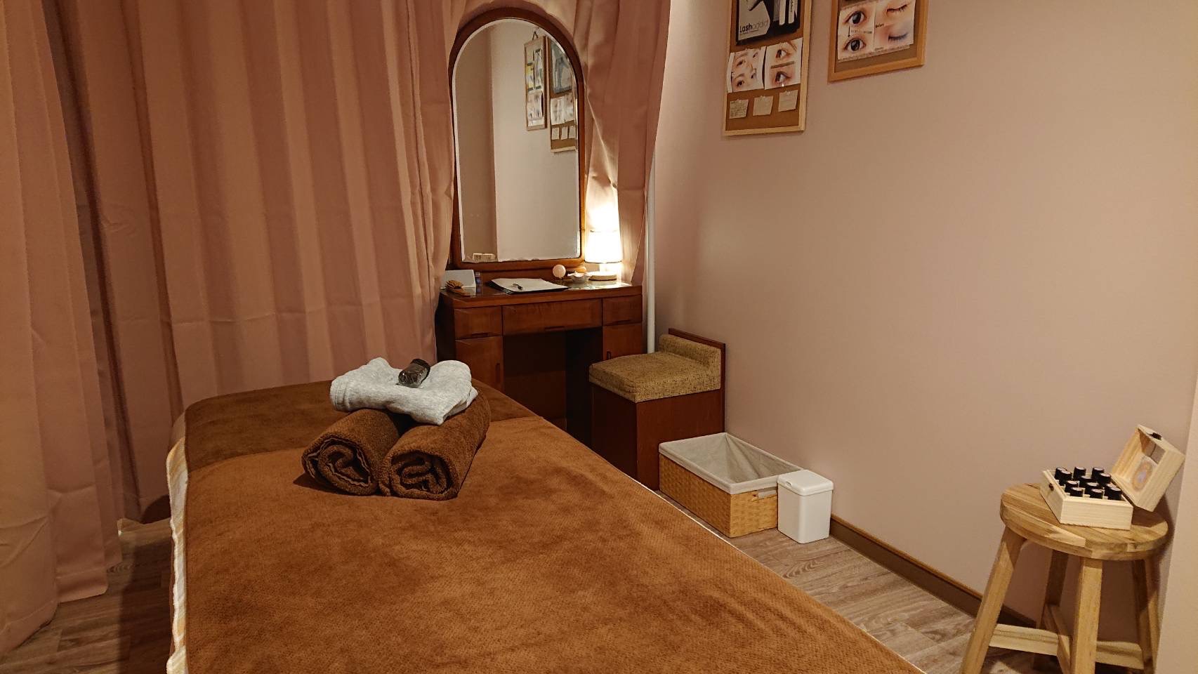 【石橋阪大前】≪完全自由出勤≫≪ブランクがある方でもOK≫≪20時迄に退勤可能≫≪最低保障給あり≫≪連休OK≫≪土日休みOK≫≪高還元率≫≪交通費支給あり≫ネイル＆エステ＆アイラッシュもあるトータルビューティーサロン！サロンワークとプライべートが両立できる！「マダムスミコ」からエステティシャンの求人☆☆