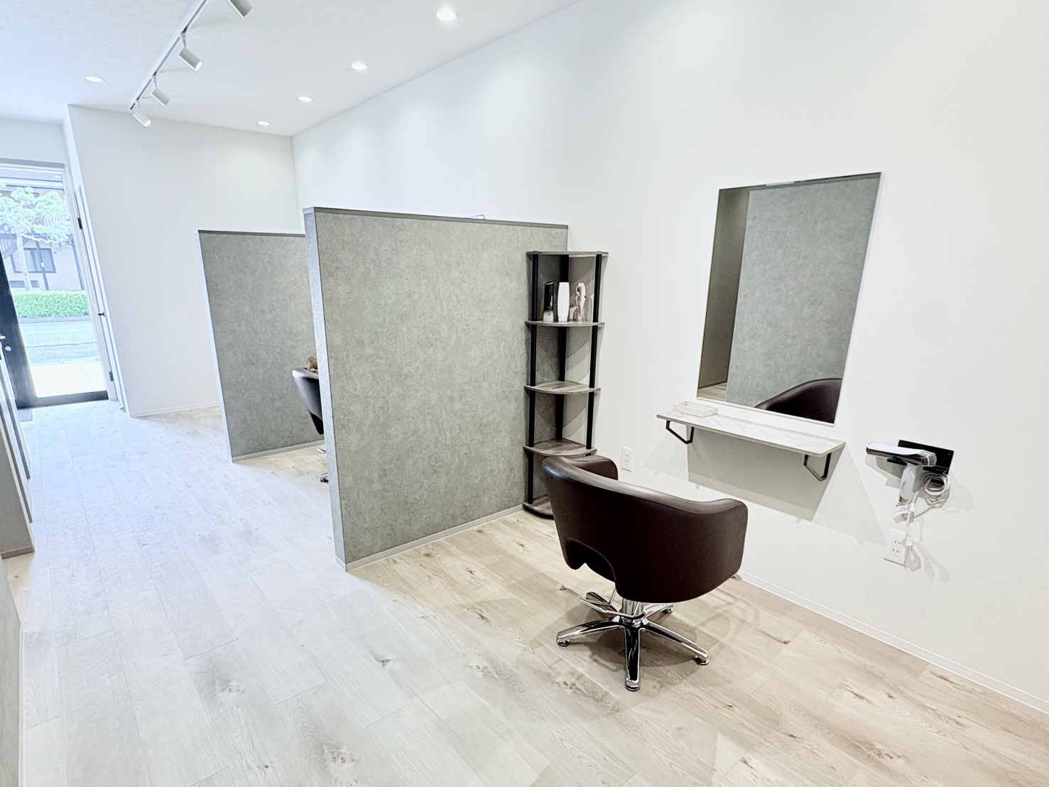 【守山駅】≪スタイリストオンリー≫≪マンツーマン施術≫≪客単価11000円≫≪カットカラー2時間枠≫≪ママさん大歓迎≫3か月間保証給ありなので顧客がつくまで安心して働けます。カラートリートメントが人気のサロン「Lanani(ラナニ)」からスタイリスト(美容師)の求人☆☆