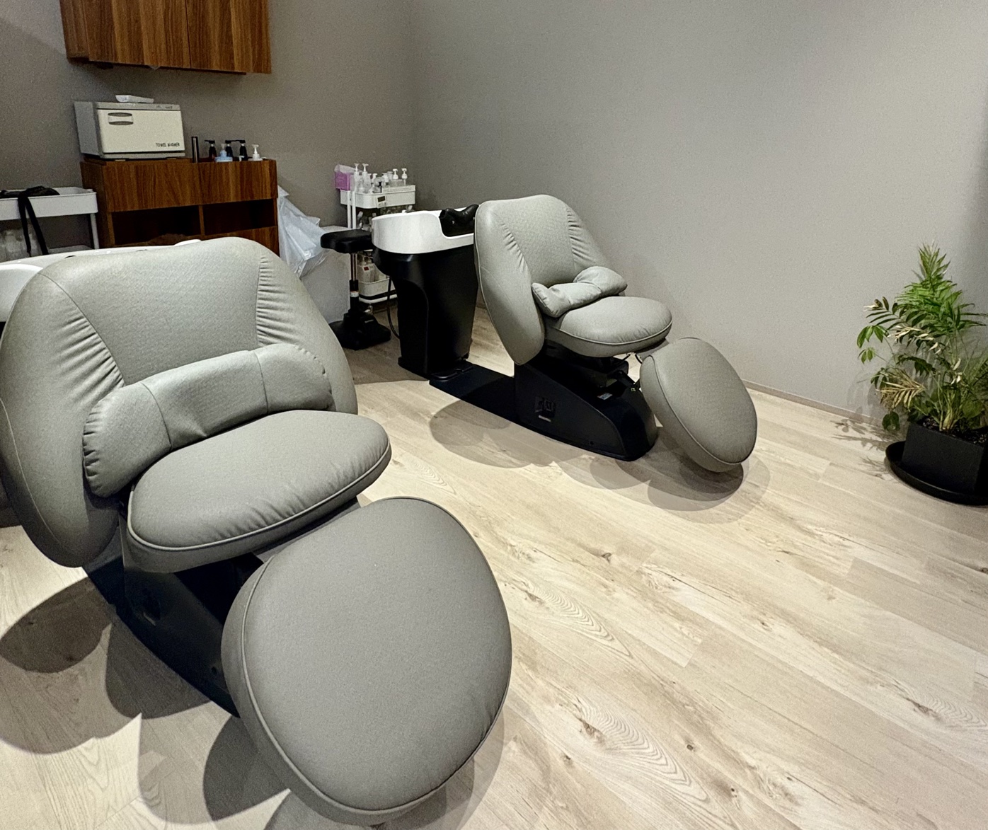 【守山駅】≪スタイリストオンリー≫≪マンツーマン施術≫≪客単価11000円≫≪カットカラー2時間枠≫≪ママさん大歓迎≫3か月間保証給ありなので顧客がつくまで安心して働けます。カラートリートメントが人気のサロン「Lanani(ラナニ)」からスタイリスト(美容師)の求人☆☆