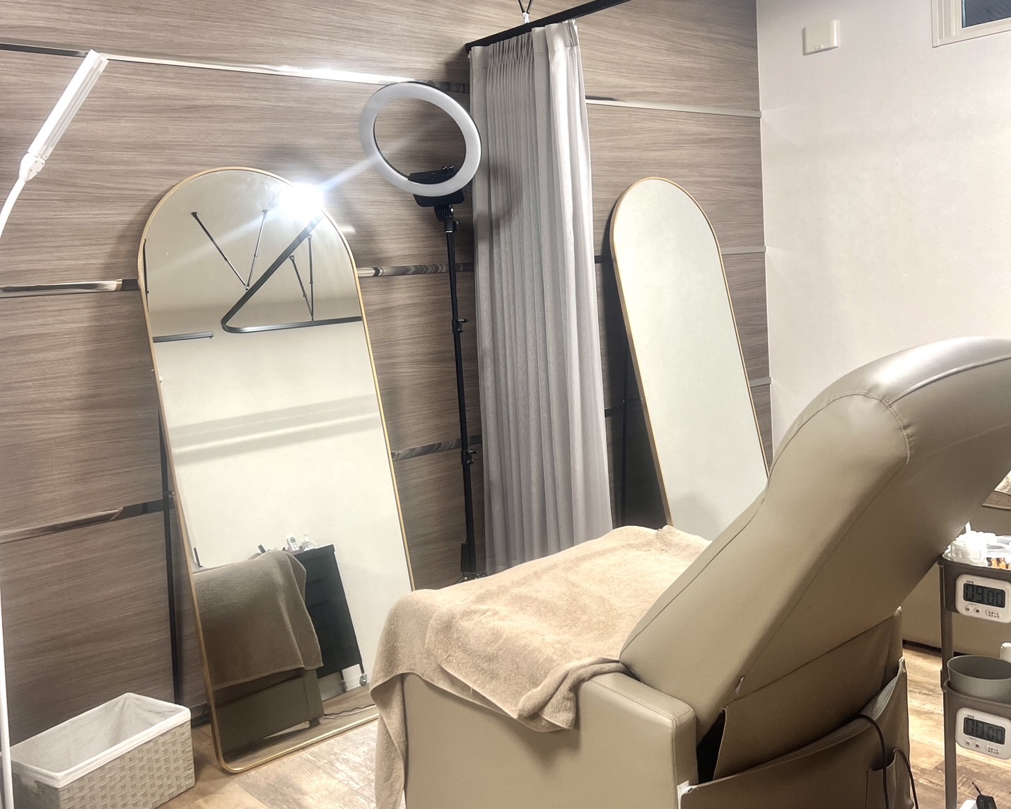 【西金沢駅】≪未経験・新卒生OK≫≪完全週休2日制≫≪掛け持ち施術なし≫≪営業時間19時まで≫≪土日休み月1回OK≫≪年末年始・GW・夏季休暇あり≫お客様と仲間を大切にするトータルビューティーサロン！高い技術を身に付けたい方必見！「Lib eyes&nails 金沢店（リブアイズアンドネイルズカナザワテン）」からアイリスト（まつげエクステ・まつげパーマ・アイブロウ）の求人☆☆