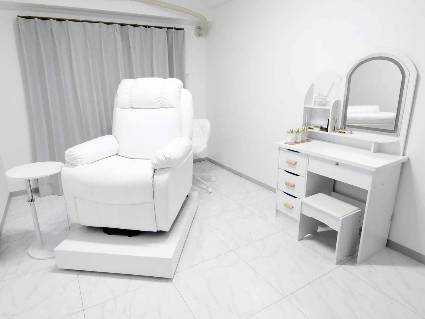 【天王寺】≪完全週休二日制≫≪社会保険完備≫≪有給消化率100％≫≪マンツーマン施術OK≫≪土日休みOK≫希望休が100％通るので、プライベートもしっかり充実できる環境が揃っています！「Lashure（ラシュア）」からアイリスト（まつげパーマ・アイブロウ）の求人☆☆