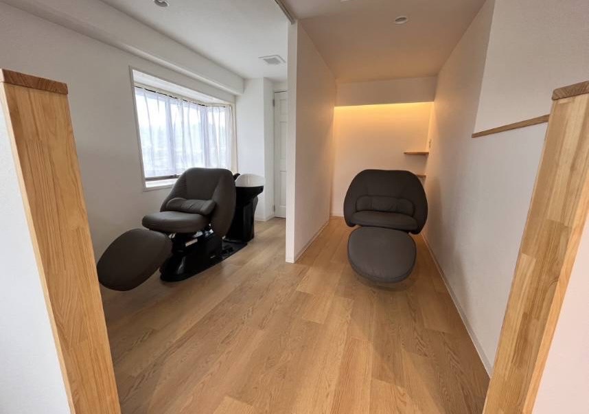 【岡場】≪完全マンツーマン施術可能≫≪16時までに退勤OK≫≪ブランク明けの方でもOK≫≪土日どちらか休みOK≫≪年末年始休暇あり≫≪ママさんの応募も歓迎≫マンツーマン接客で一人一人のお客様としっかりと丁寧に関わることが出来る環境！！「dynamis（デュナミス）」からスタイリスト（美容師）の求人☆☆