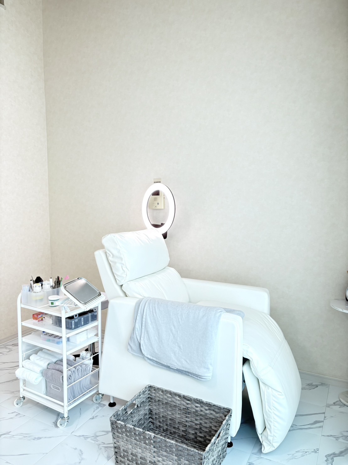 【道場南口】≪完全週休二日制≫≪社会保険完備≫≪ブランク明けの方でもOK≫≪一人暮らしの方の光熱費支給あり≫≪モデル集めサポートあり≫≪新卒生歓迎≫自由な働き方と高い福利厚生でプライベート充実！働きやすさに特化したサロンです。「shucre（シュクレ）」からアイリスト（まつげエクステ・まつげパーマ）の求人☆☆