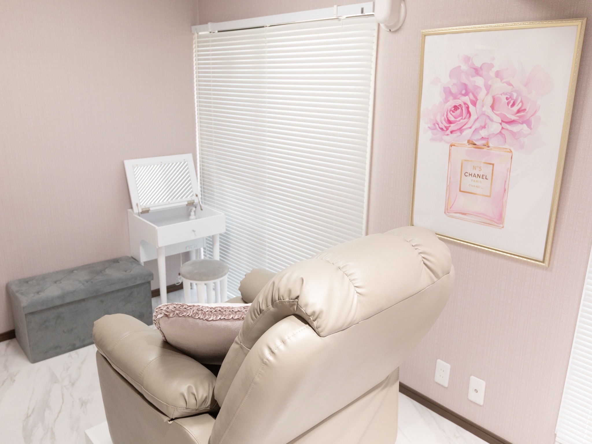 【川崎駅】≪自由出勤制≫≪土日休み、連休OK≫≪客単価7000円以上≫≪髪色、ネイル自由≫まつげパーマ・アイブロウ専門サロン！「La ferisia（ラフェリシア）」からアイリスト（まつげエクステ・まつげパーマ・アイブロウ）の求人★☆