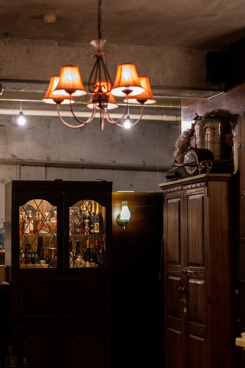 【首里】≪週休2日制≫≪高単価≫≪社会保険完備≫≪営業中レッスンOK≫≪20時迄に退勤可能≫髪質改善が人気の高単価サロン！美容業以外のマナーやコミュニケーション術も学べる！技術の見直しもできるため、ブランクのある方も歓迎！お客様とスタッフ両方が居心地のいいサロン！「HAIR LOUNGE THREE BEE（ヘアーラウンジスリービー）」からアシスタント（美容師）の求人☆★