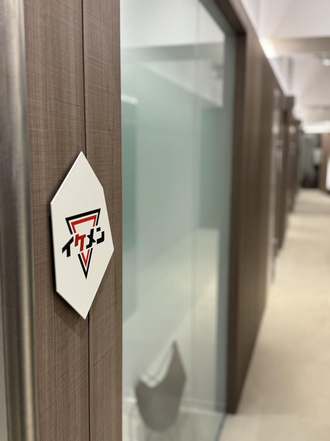 【池袋】≪男性アイブロウリストさんも積極募集中≫≪未経験・新卒生OK≫≪サービス残業完全0・完全週休2日制・土日祝休みOK≫業界トップレベルの人気を誇るホワイトサロン！「イケメン製作所 池袋店（イケメンセイサクジョイケブクロテン）」からアイリスト・アイブロウリストの求人☆★