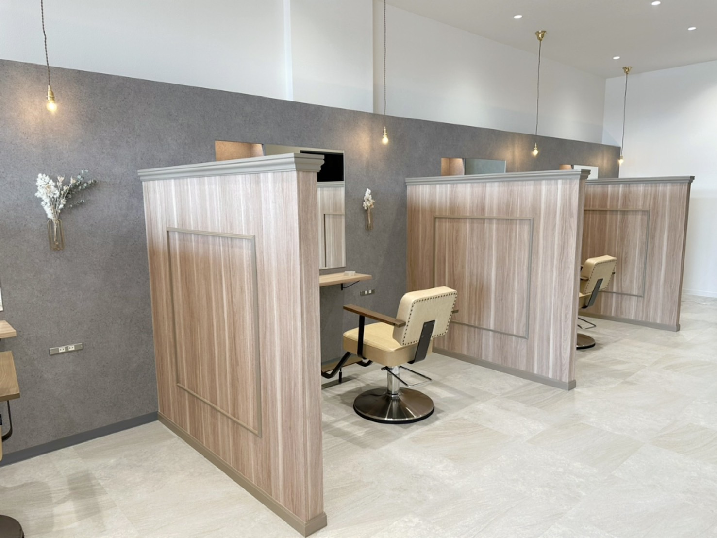 【味鋺】最高月収実績165万円！◆月30万円保障あり・平均月収95万円◆高単価サロンのため、しっかりお客様と関わりつつも高収入を目指せます！お好きな薬剤を導入でき、メニュー化も可能な「Geek（ギーク）」からスタイリスト（美容師）の求人★☆