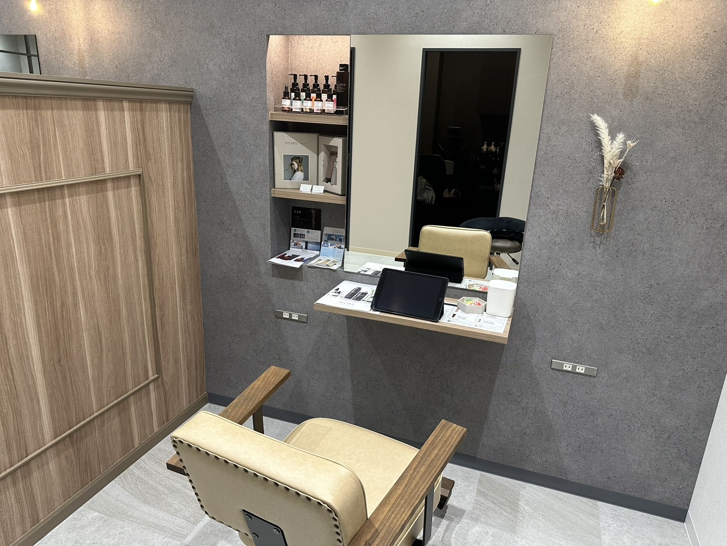 【味鋺】最高月収実績165万円！◆月30万円保障あり・平均月収95万円◆高単価サロンのため、しっかりお客様と関わりつつも高収入を目指せます！お好きな薬剤を導入でき、メニュー化も可能な「Geek（ギーク）」からスタイリスト（美容師）の求人★☆