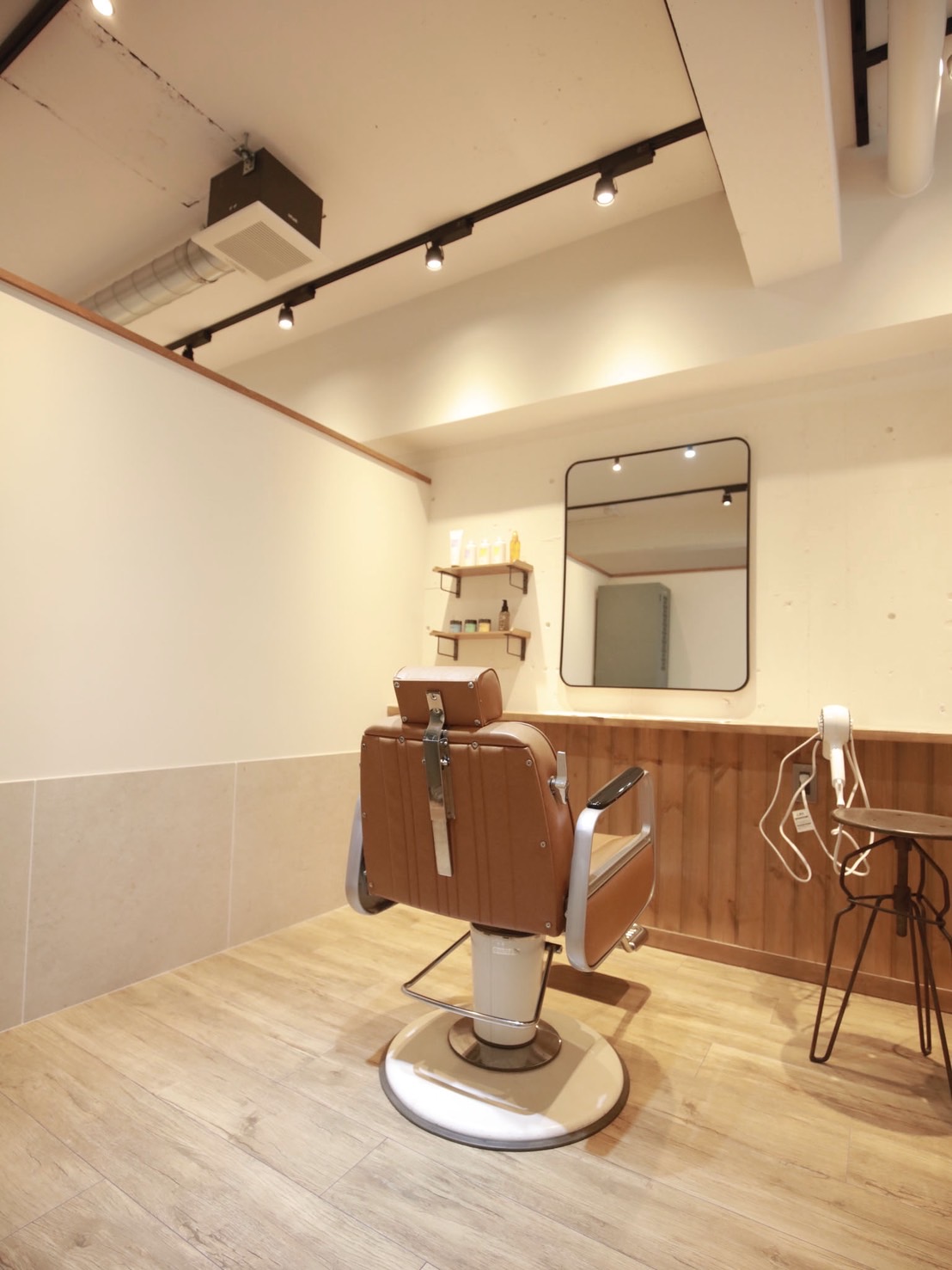 【名和】◆社会保険完備・土日休み可能・高単価マンツーマンサロン◆お好きな時間帯で勤務できるので、お子様がいる・家庭でのリズムは崩したくない。そんな方でも正社員としてしっかり稼げる環境があります！常識を覆す、新しい勤務形態の「Connect（コネクト）」からスタイリスト（美容師）の求人★☆