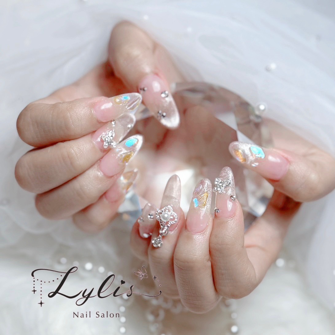 【心斎橋】サロンワーク経験者の方募集中！！≪社会保険完備≫≪月8日or月10日≫≪土日休み月2回までOK≫≪実働8時間≫≪髪色、ネイル自由≫ネイルとアイラッシュのトータルビューティサロン！「Lylis（ライリス）」からネイリスト（ネイル）の求人☆☆