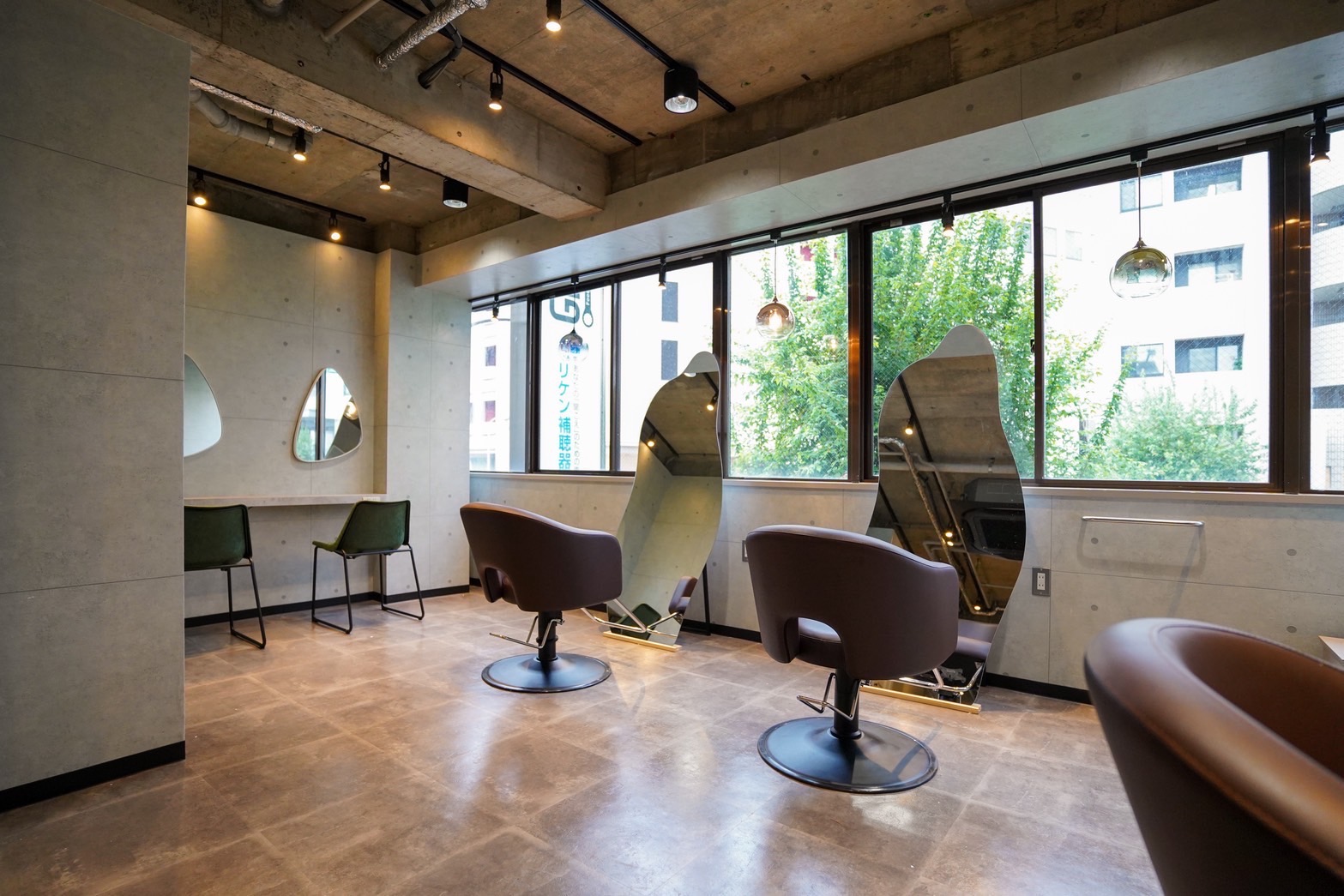 【荻窪】≪月10日休み≫≪客単価1万円≫≪土日休みOK≫集客力のある人気サロン！少人数でスタッフ同士も仲が良く、居心地の良さが自慢です！「u_1（ユーワン）」からスタイリスト（美容師）の求人☆★