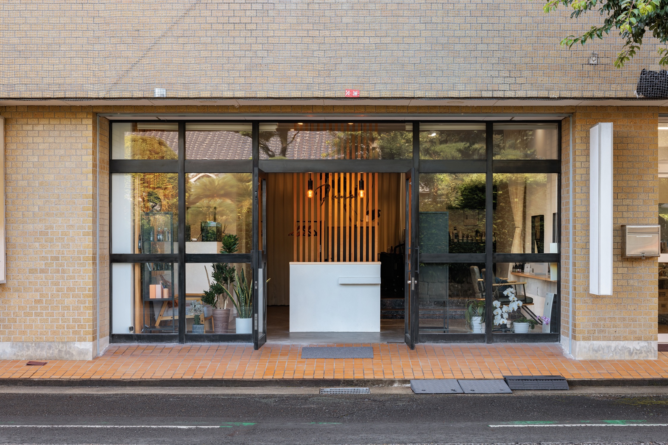 【宮崎神宮】≪完全週休二日制≫≪社会保険完備≫≪交通費支給あり≫≪高単価≫≪20時迄に退勤可≫売上に捉われず自分のペースで働きたい方へ！ゆったりとした空間で落ち着いて過ごせるプライベートサロン！休日もしっかり取得でき、プライベートとの両立可能！美容師としての高い技術はもちろん、接客スキルやオペレーションも学べる環境！「Juno（ジュノ）」からスタイリスト（美容師）の求人☆★☆