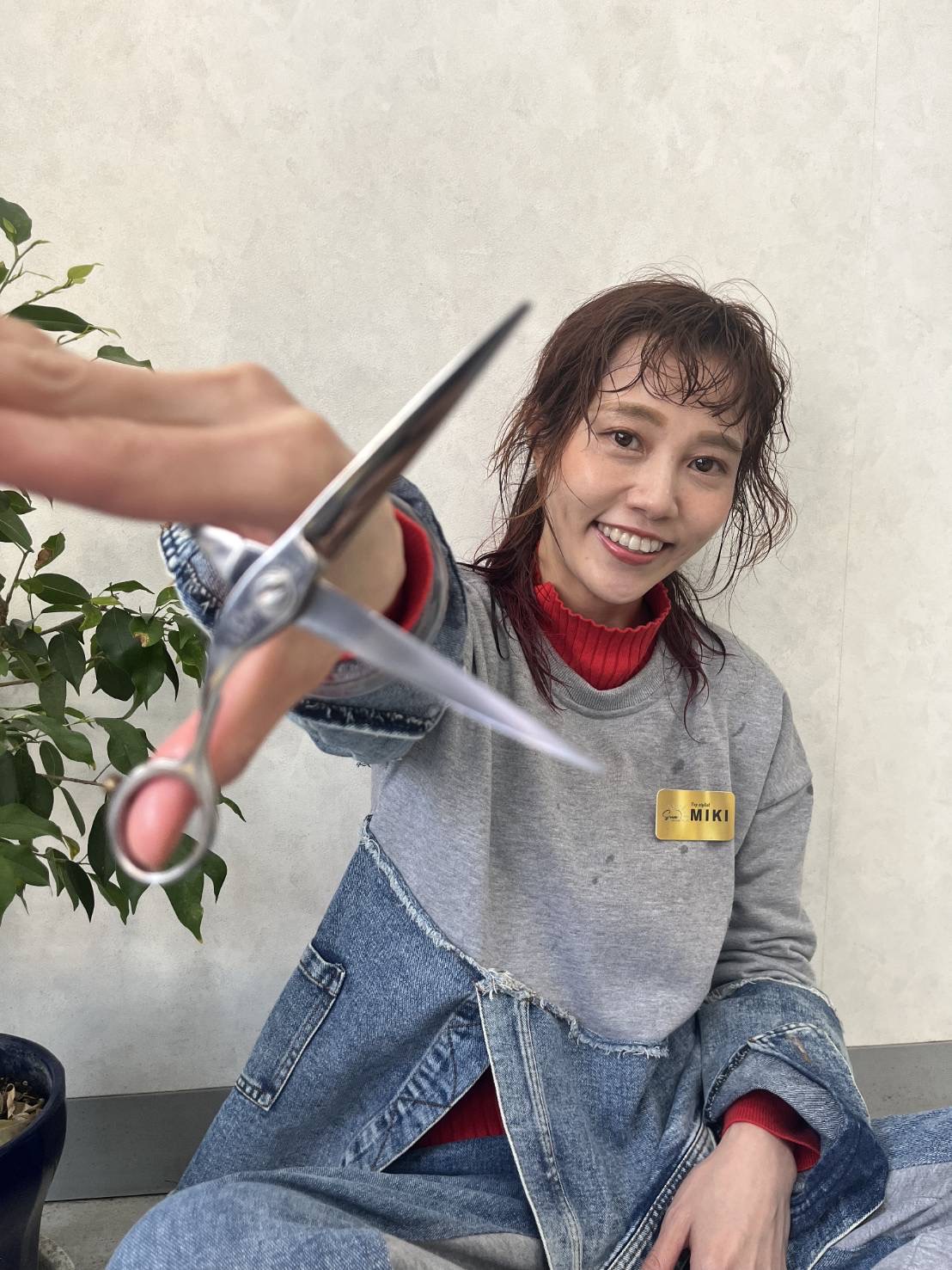 【府中駅】≪完全週休二日制・高月給スタート・社会保険完備・日曜定休あり・月1回は土日のお休みOK・休憩1.5時間あり・業務委託も募集≫レベルの高い技術を提供しており入客チャンスも多数あり！お客様から長く愛されている老舗のヘアサロン「ヘアーサロン 亀山（ヘアーサロンカメヤマ）」から理容師（理容室）の求人★☆