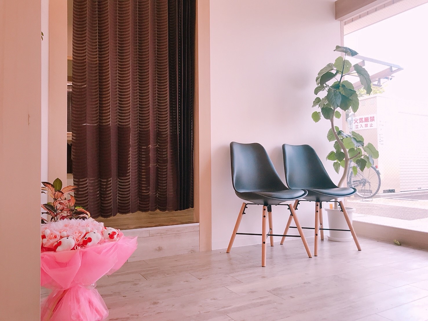 【草津駅】≪完全週休2日制≫≪土日休み可能≫≪社会保険完備≫≪19時までに退勤可能≫頑張り次第で2年以内にデビューもできる！営業時間内レッスンも出来る環境！あなたの強みを活かして働いていけるサロン！長く無理なく働けるポイントがたくさん！「Mule（ミュール）」からアシスタント（美容師・理容師）の求人★☆