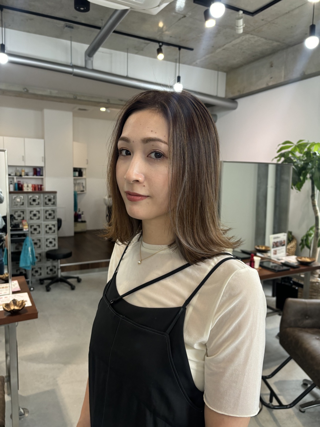 【北山】≪社会保険完備≫≪マンツーマン／掛け持ちスタイルが選べるサロン≫≪カットカラー2時間半枠≫≪年末年始休暇あり≫客単価13000円と高単価なので、数をこなさずとも売上を作ることができます。「HAIR RESORT MAJU（ヘアリゾートマジュ）」からスタイリスト（美容師）の求人★☆