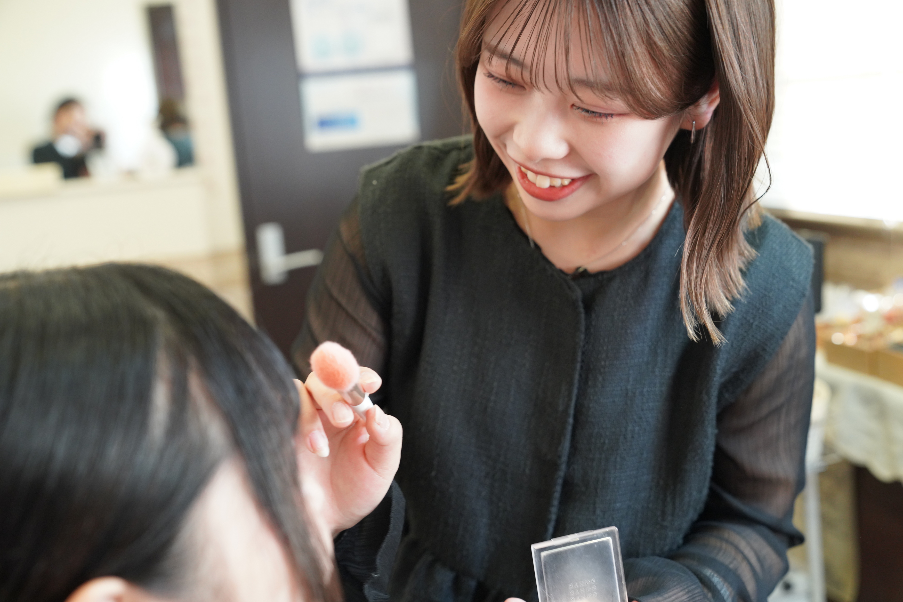 【弘前駅】≪住宅手当あり≫≪社会保険完備≫≪産休育休実績あり≫ご家族の大切な1日にプロフェッショナルとして、家族の絆に貢献できるお仕事！「ブランシェリー さくら野弘前店（ブランシェリーサクラノヒロサキテン）」からヘアメイク・着付けの求人☆☆