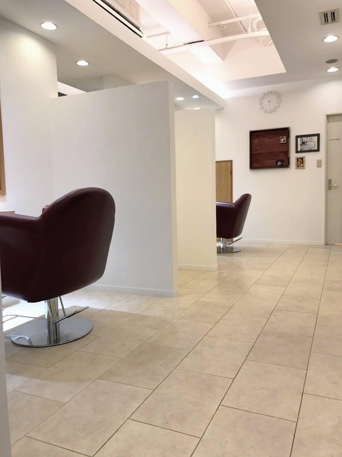 【新加美】≪社会保険完備≫≪月8～9日休み／土日休み月2回までOK≫≪ママさんの応募歓迎≫≪髪質改善がウリ≫≪18時退勤可能≫スタイリストオンリーの地域密着型アットホームサロン！「Sourire（スリール）」からスタイリスト（美容師）の求人★☆