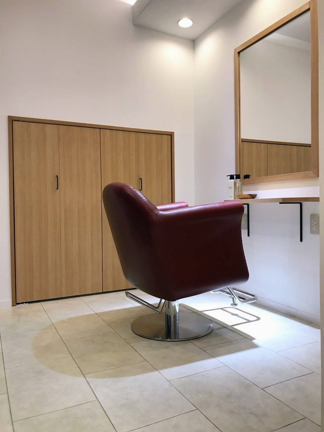 【新加美】≪社会保険完備≫≪月8～9日休み／土日休み月2回までOK≫≪ママさんの応募歓迎≫≪髪質改善がウリ≫≪18時退勤可能≫スタイリストオンリーの地域密着型アットホームサロン！「Sourire（スリール）」からスタイリスト（美容師）の求人★☆