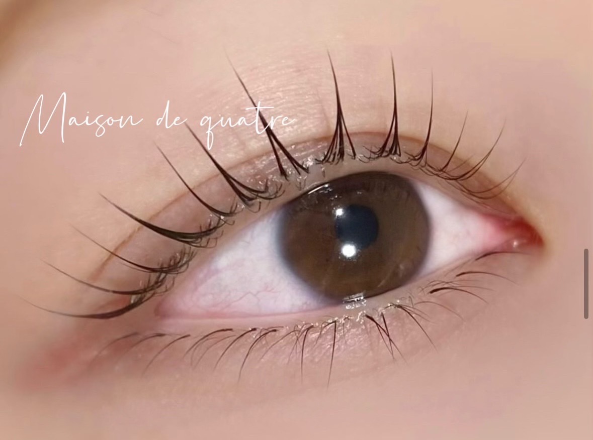 【大宮駅】≪未経験、新卒生OK≫≪土日休み月2回OK≫≪社会保険完備≫≪ママさんの応募OK≫≪掛け持ち施術なし≫≪髪色ネイル自由≫丁寧なカウンセリングがウリのサロン！お客様ひとりひとりにしっかりと向きあえる環境です！「Maison de quatre 大宮店（メゾンドキャトルオオミヤテン）」からアイリスト（まつげエクステ・まつげパーマ・アイブロウ）の求人☆☆