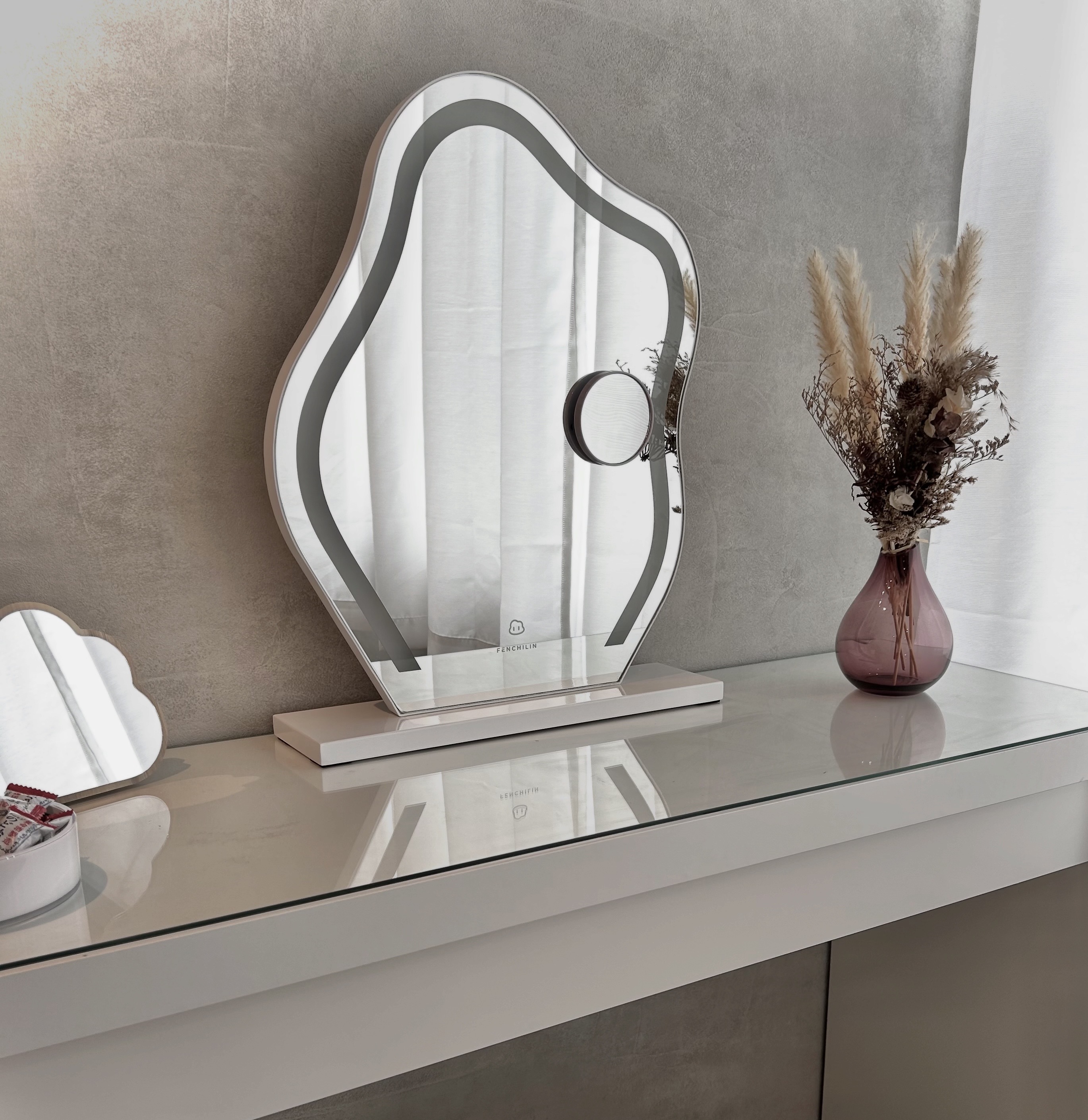 【川西能勢口】≪完全週休2日制≫≪土日休み月2回OK≫≪実働8時間≫≪髪色ネイル自由≫マンツーマン接客であなたのペースに合わせて入客できる！大人女性から人気のプライベートサロン。人間関係も良好で働きやすい環境です。「まつげと眉毛の専門店 aula（マツゲトマユゲノセンモンテン アウラ）」からアイリスト（まつげエクステ・まつげパーマ・アイブロウ）の求人☆☆