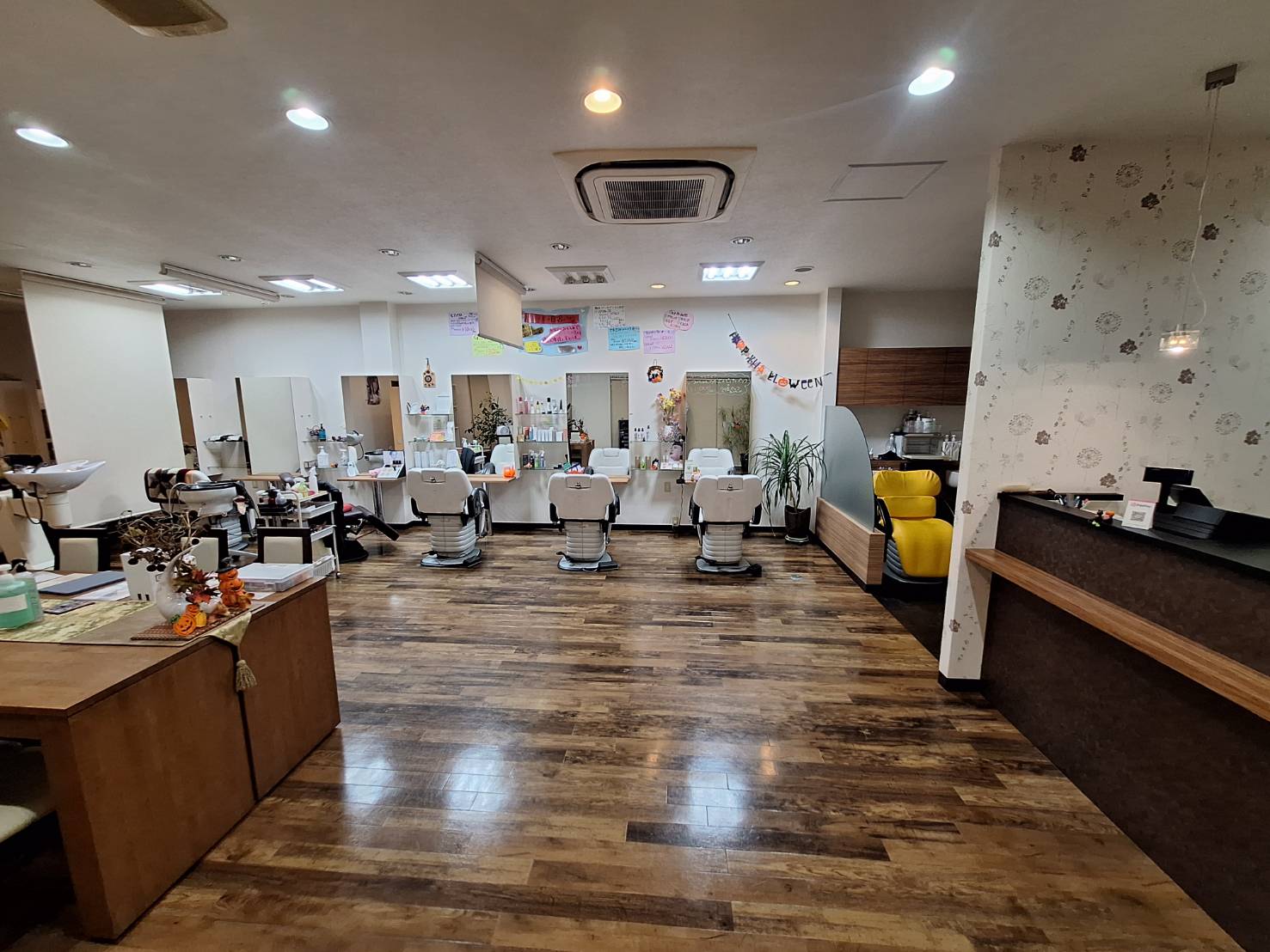 【大和西大寺】≪ブランクあってもOK≫≪16時までの勤務＆平日のみの勤務OK≫≪営業時間内のレッスンも可能≫シフト等柔軟に相談に乗っていただける環境の為、お子様がいらっしゃる方も安心！地域密着の落ち着いたサロンで働いてみませんか？「RYZE（リージェ）」からスタイリスト（美容師）の求人☆★