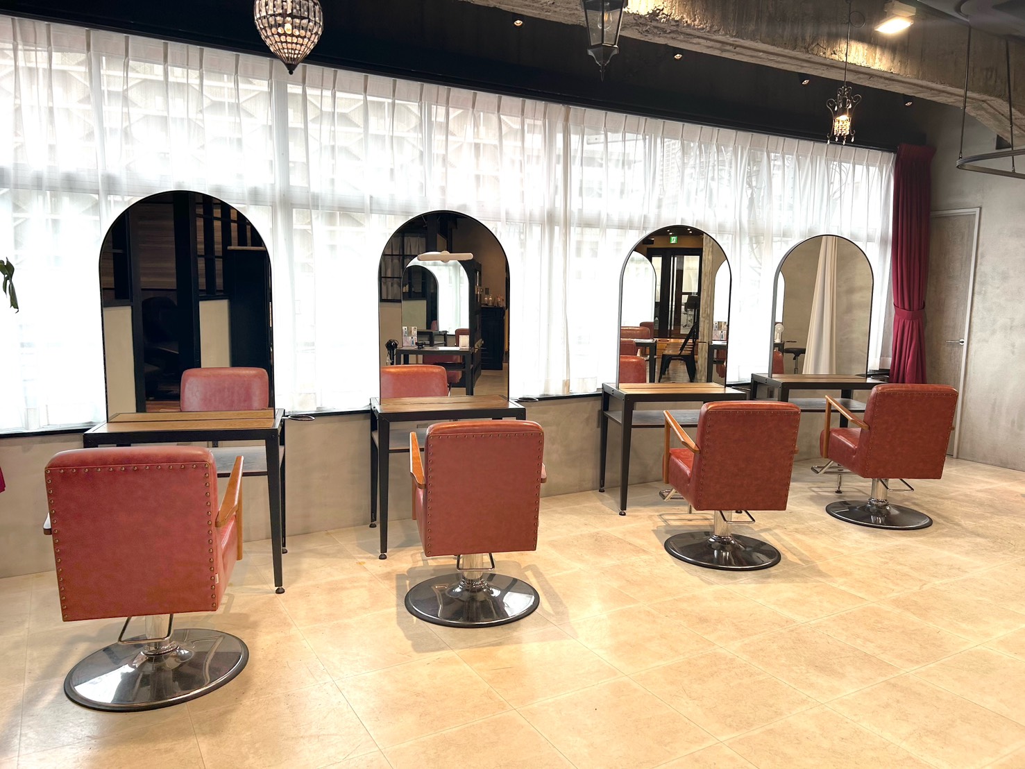 【天王寺】メンズアイブロウ専門店！≪未経験歓迎≫≪土日祝休みOK≫≪美容室併設≫≪髪色自由・ネイルOK≫未経験からでも高い技術が身に付けられます！働きやすさ抜群のメンズアイブロウ専門店！「「TOP BROW HOMME（トップブロウオム）」からアイブロウリストの求人☆☆