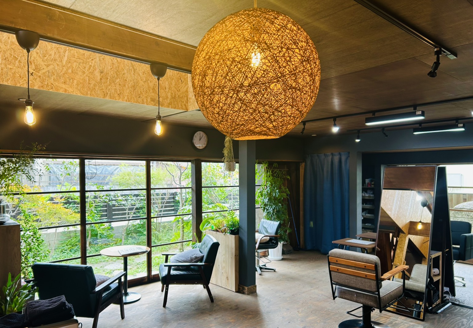 【亀田駅】≪社会保険完備≫≪完全週休2日制≫≪18,19時に退勤可能≫≪ママさんの応募歓迎≫≪異動、ヘルプなし≫新潟を中心に複数店舗を展開するミルクティーグループ！「Milk tea 古民家店（ミルクティーコミンカテン）」からスタイリスト（美容師）の求人★☆