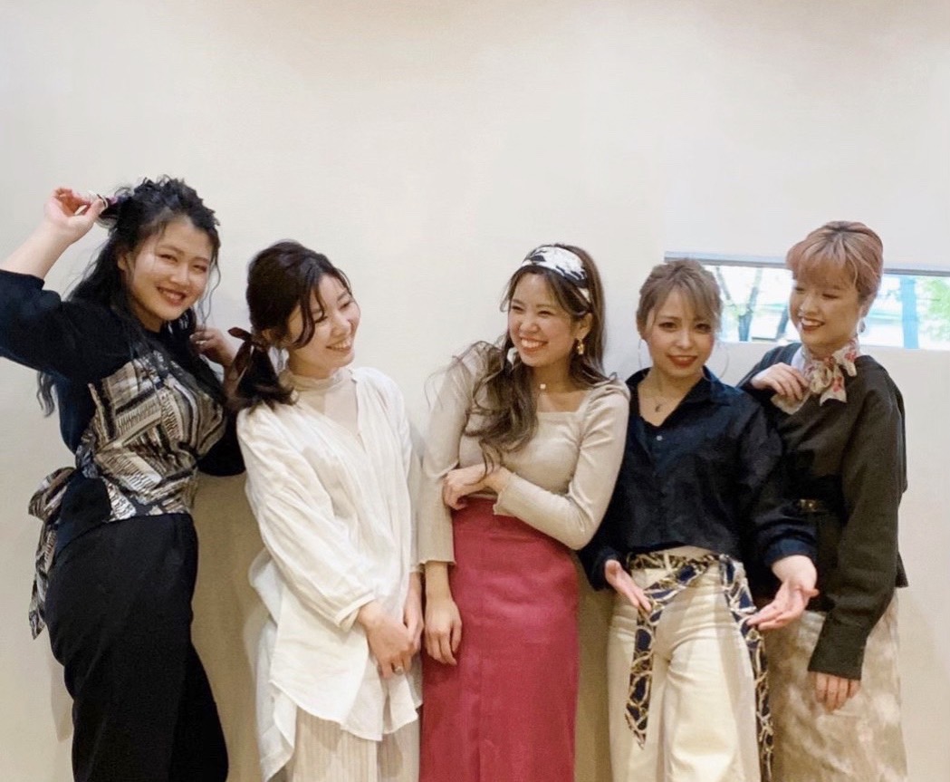 【守口市駅】≪月8日休み≫≪最短1年半でデビュー可能≫≪社会保険完備≫ショートボブが得意なサロン!カフェのように居心地の良い空気が流れる自然体サロン!メリハリ付けて「プライベートとの両立」も大切にしています!「agio(アジーオ)」からアシスタント(美容師)の求人☆★☆