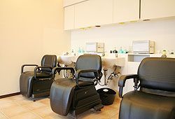 【箕形】 社会保険完備 確かな技術と知識により幅広い年代のお客様に人気のヘアサロン☆全国的にも有名なカット講師のオーナーさんから素晴らしい技術を学ぶことができます★SEEK（シーク）からアシスタント（美容師）の求人☆★